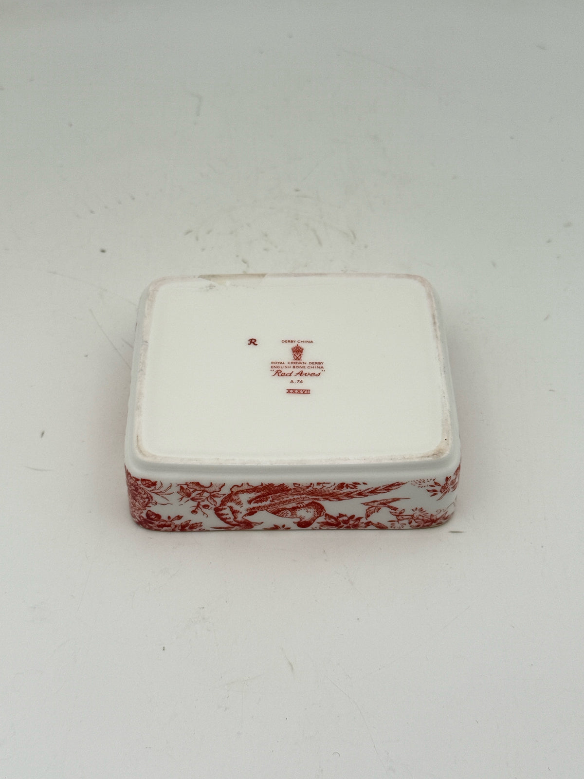 Royal Crown Derby Red Aves Box