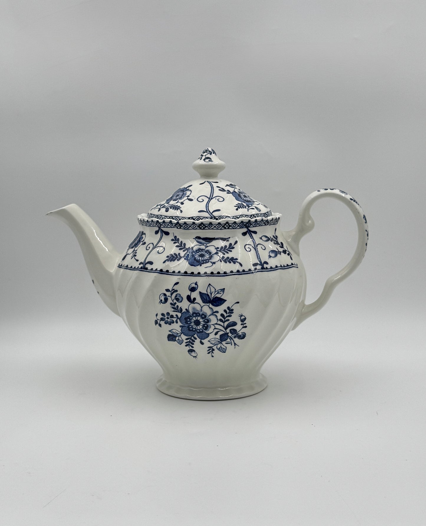 Johnson Bros. “Indies” Teapot – Blue Floral Ironstone – Made in England