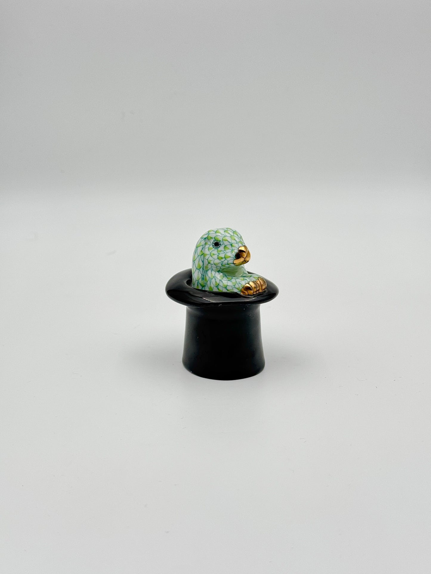 Herend Green Fishnet Rabbit in Top Hat Figurine – Hand-Painted Porcelain