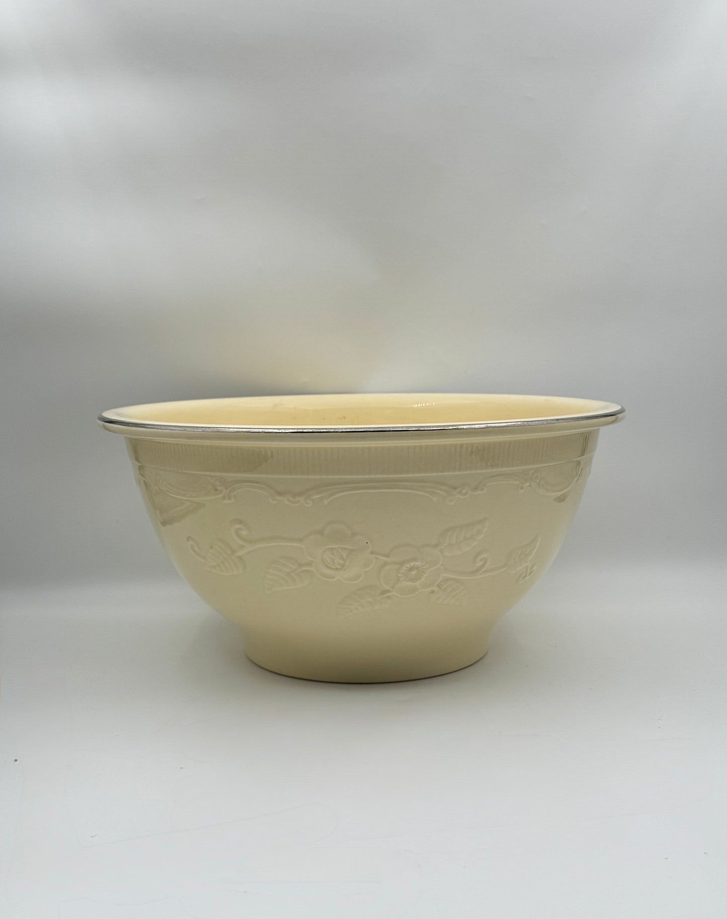 Homer Laughlin Embossed Serving Bowl – Buttery Yellow with Silver Rim