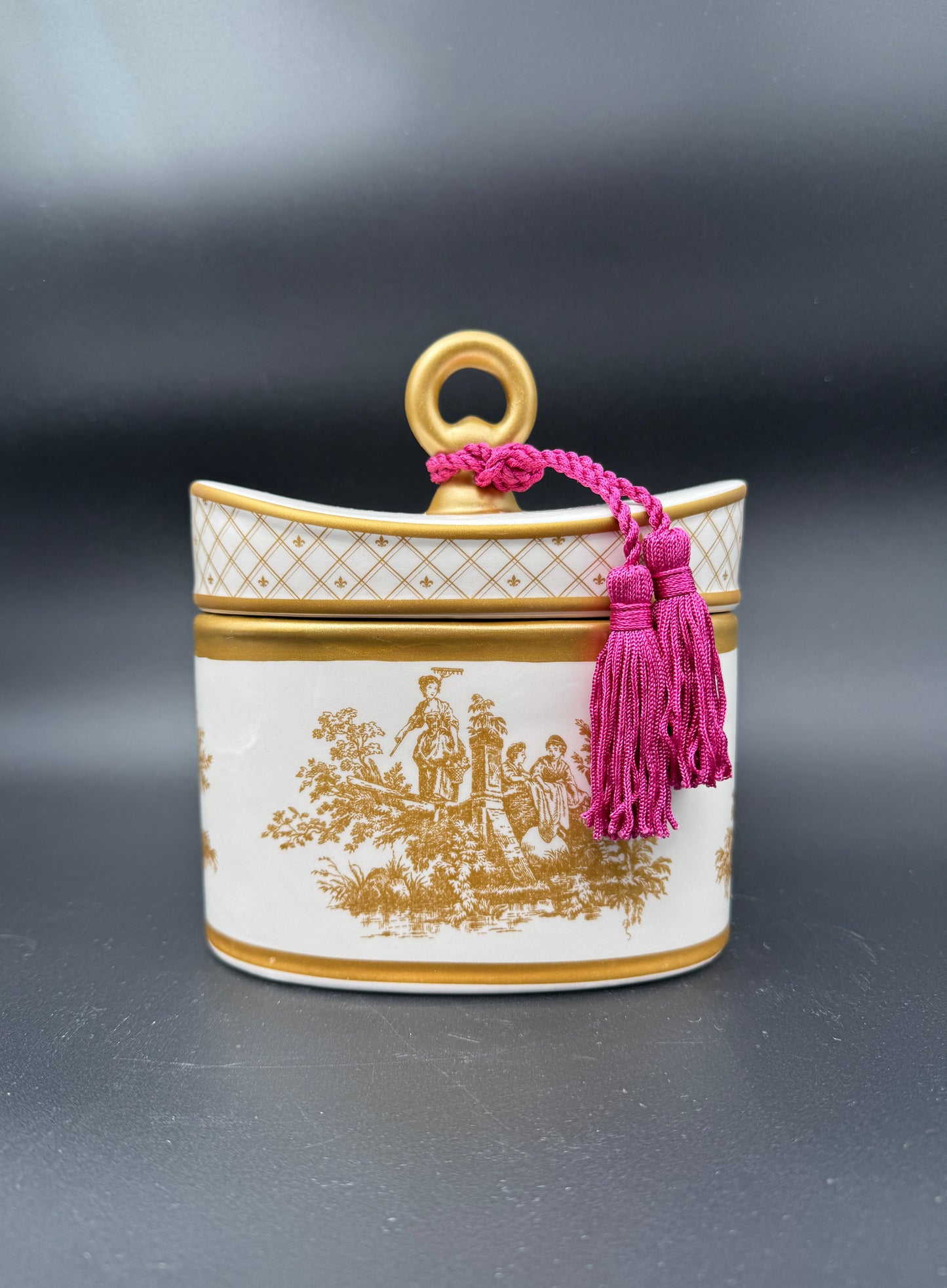 Seda France Rhubarb Pear Classic Toile Ceramic Candle – 2-Wick, 20 oz