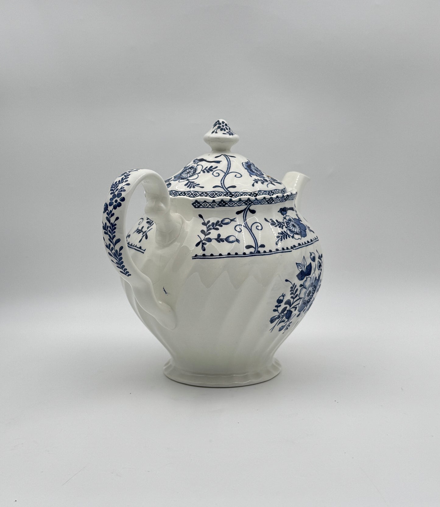 Johnson Bros. “Indies” Teapot – Blue Floral Ironstone – Made in England