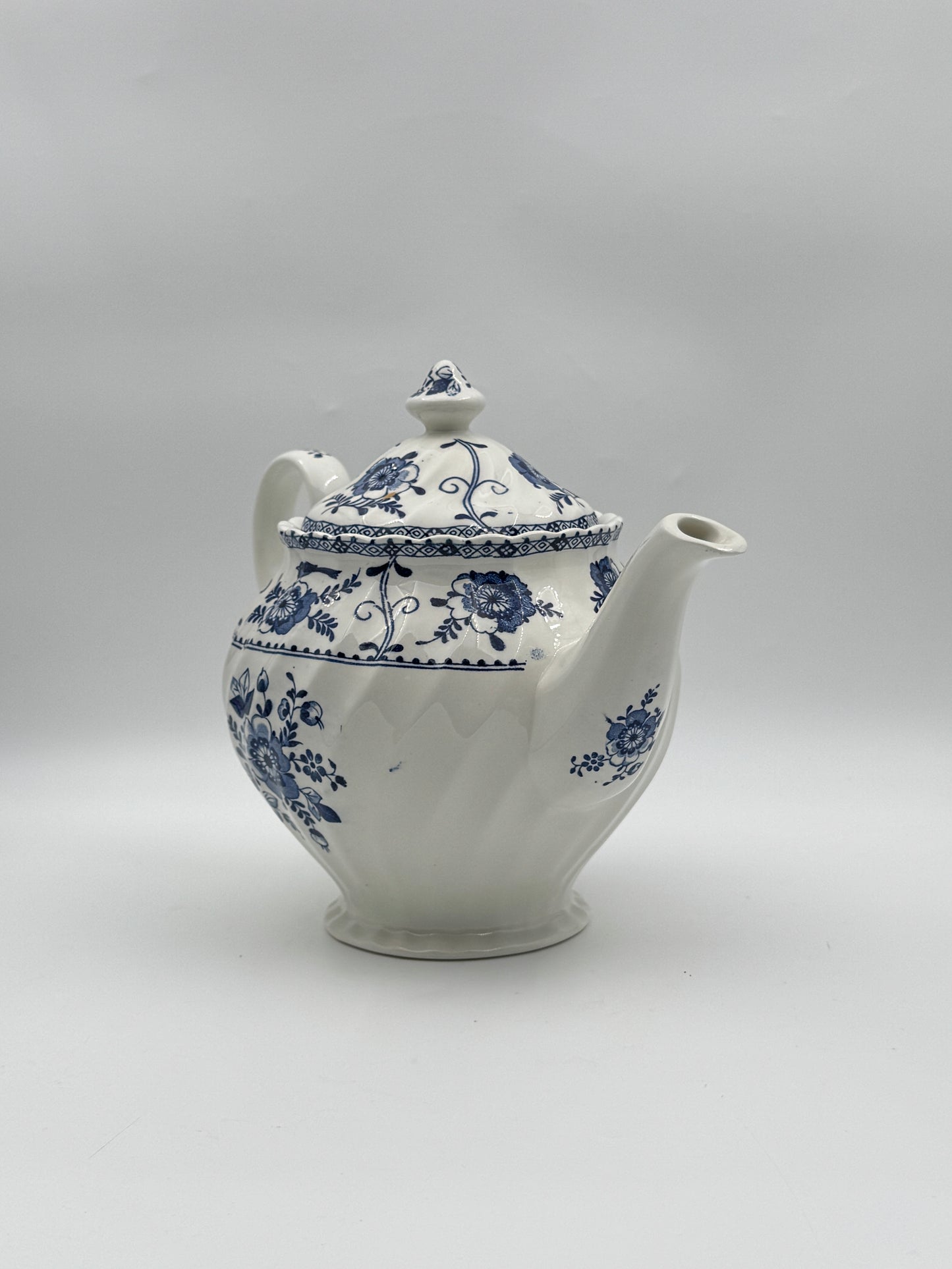 Johnson Bros. “Indies” Teapot – Blue Floral Ironstone – Made in England