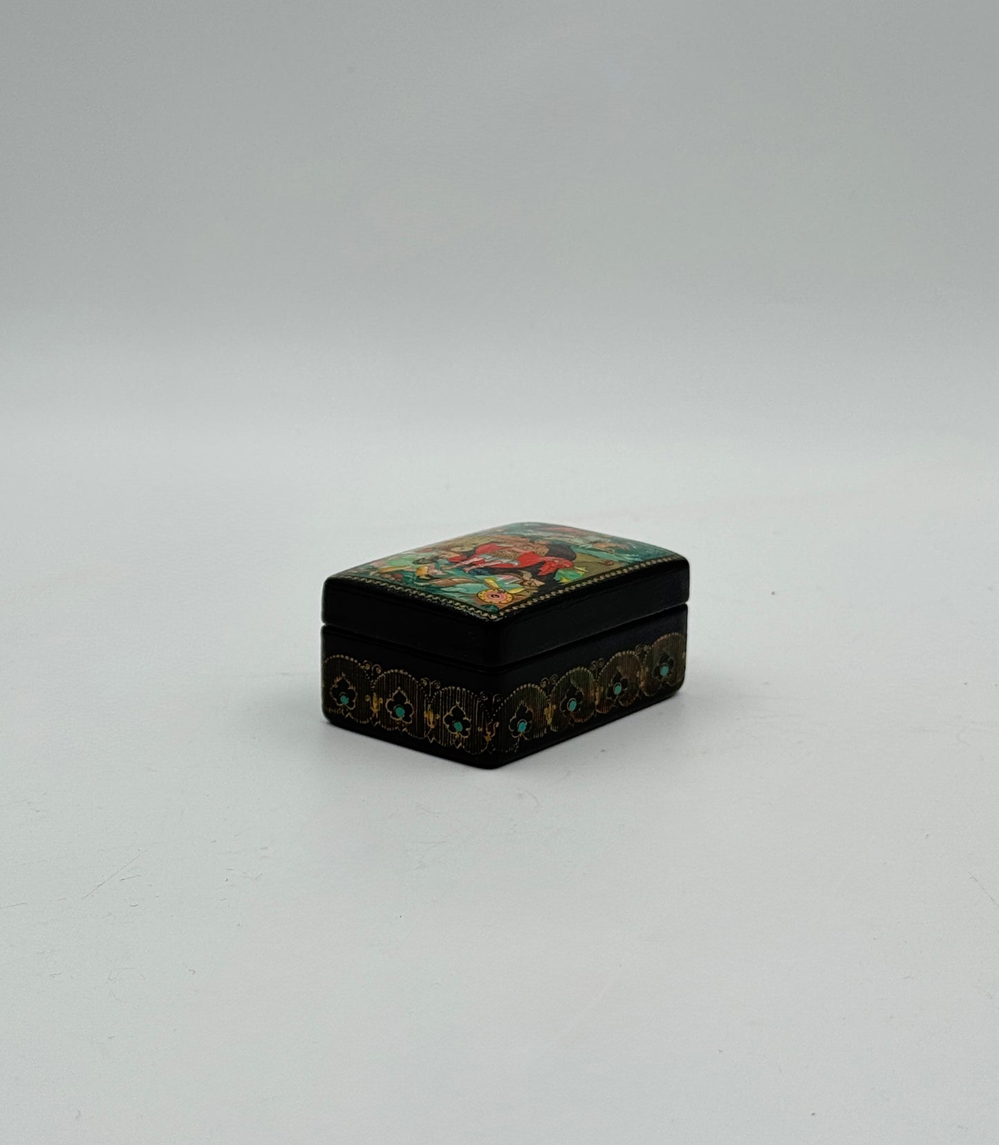 Russian Lacquer Box – Hand-Painted Fairy Tale Scene