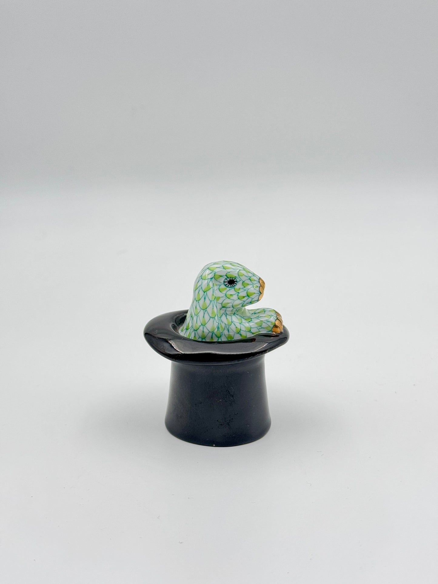 Herend Green Fishnet Rabbit in Top Hat Figurine – Hand-Painted Porcelain