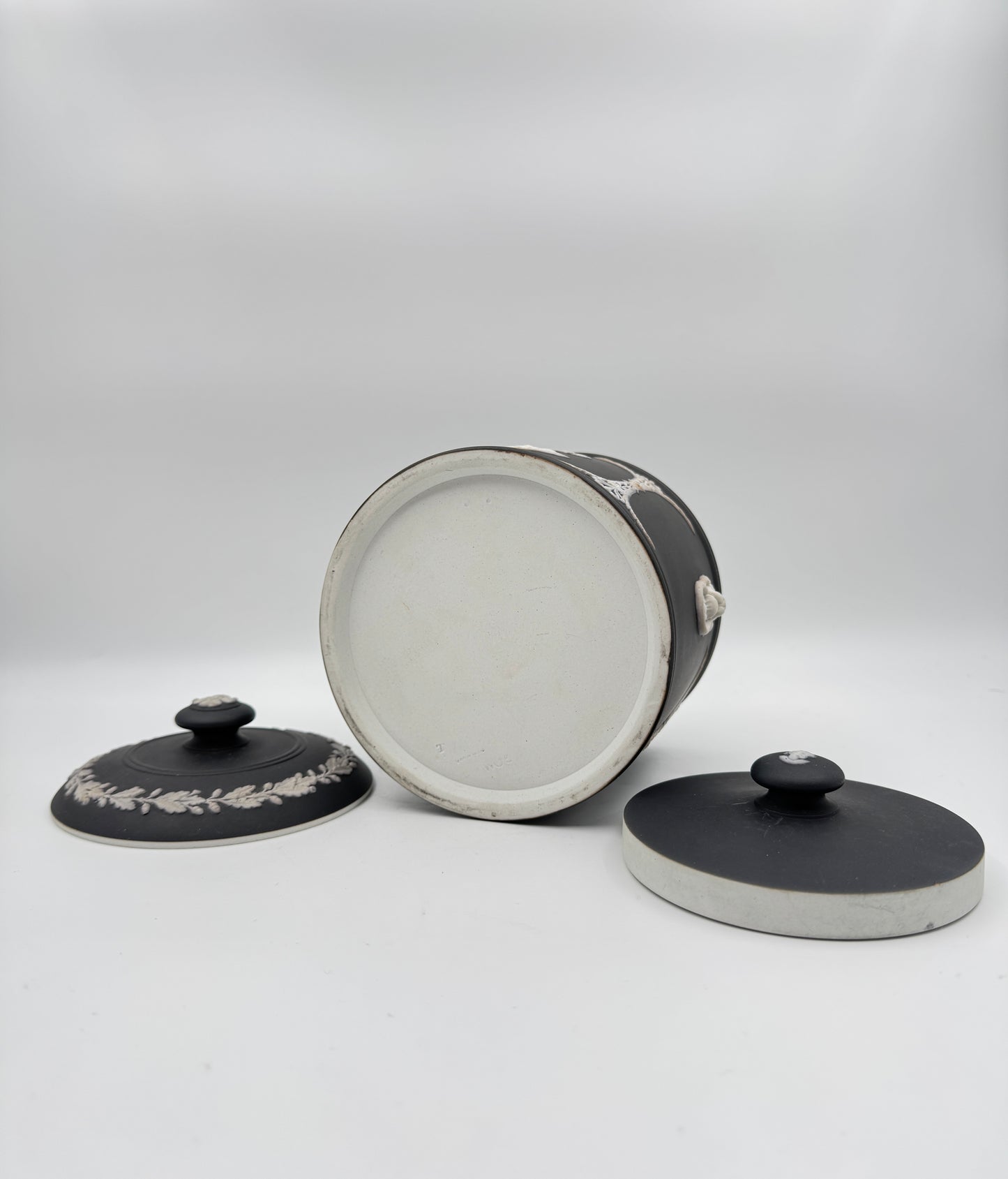 Wedgwood Black Basalt Stilton or Tobacco Jar – Three-Piece Lidded Pot with Classical Relief
