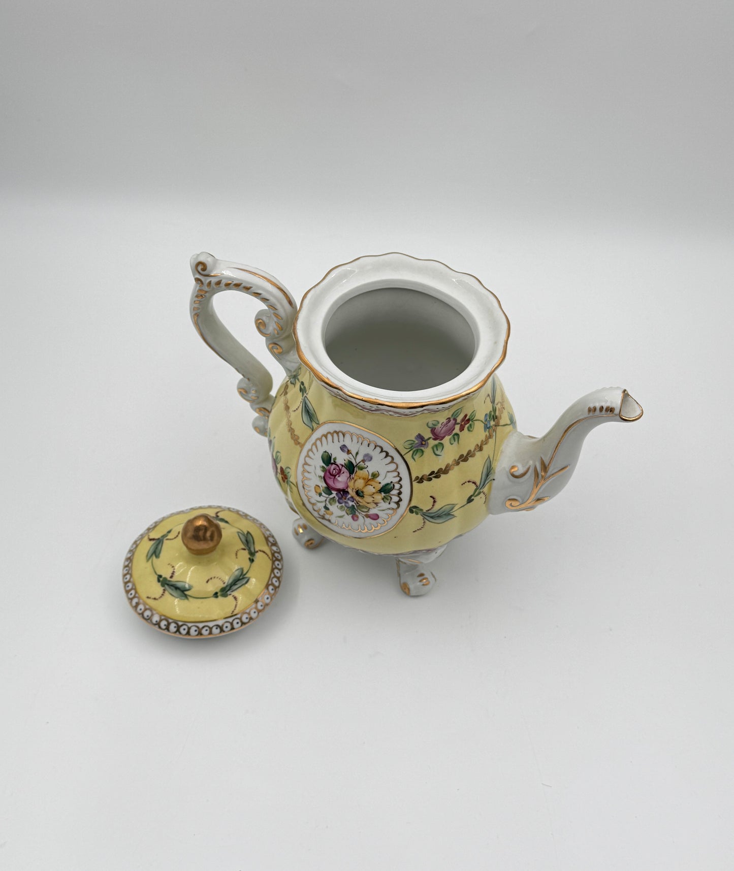 Dresden Porcelain Tea Service – Hand-Painted Floral & Gilt – 8 Pieces with Tray – Germany