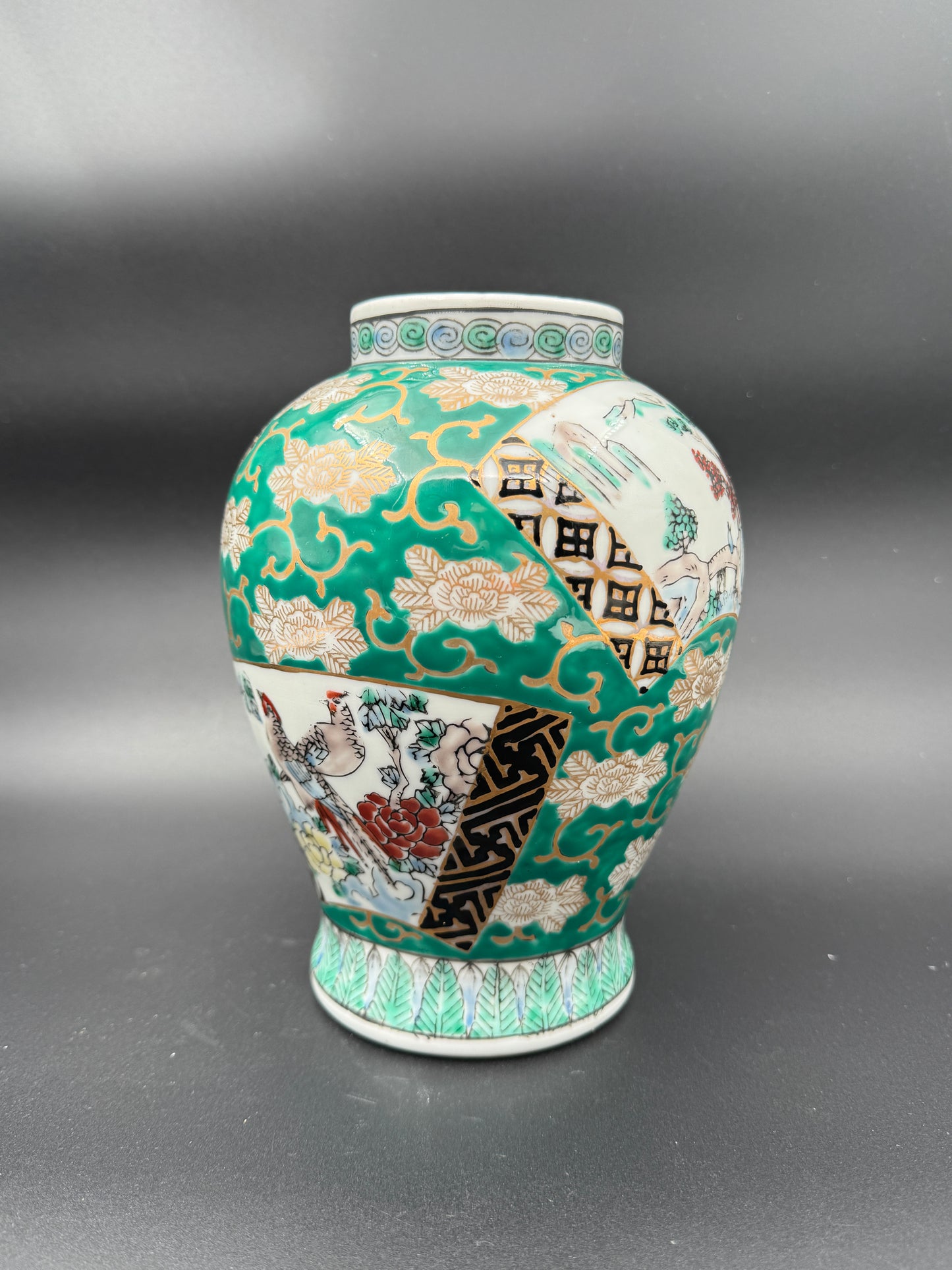 Kutani Gurumaki Chinese-Style Vase – Green & White Ceramic