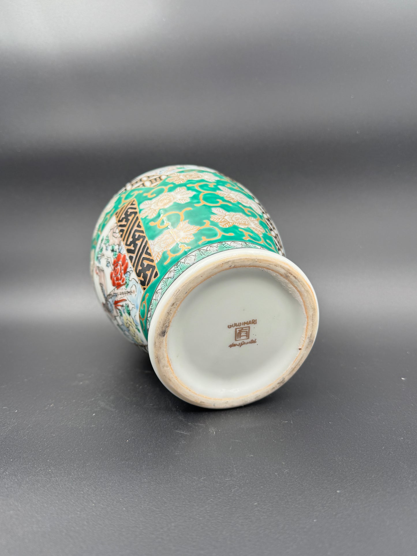 Kutani Gurumaki Chinese-Style Vase – Green & White Ceramic