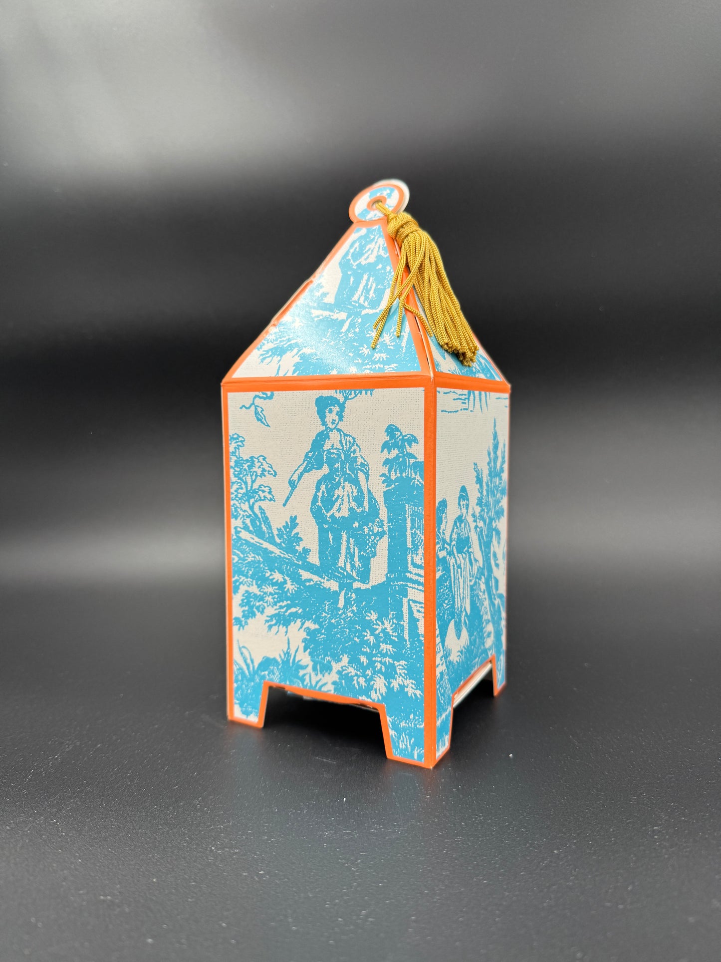 Seda France French Tulip Pagoda Box Candle – 10.2 oz