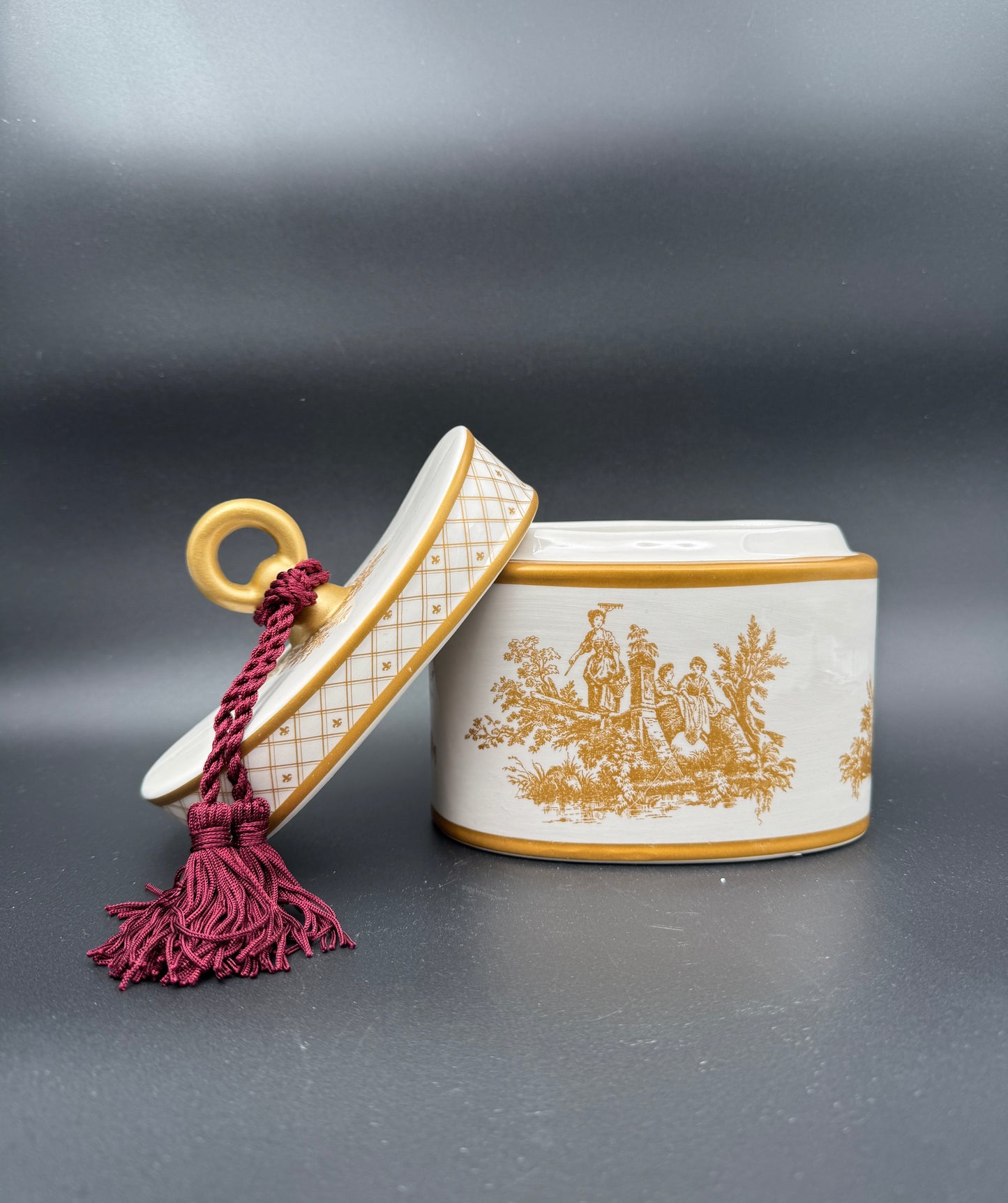 Seda France Japanese Quince Classic Toile Ceramic Candle – 2-Wick, 20 oz