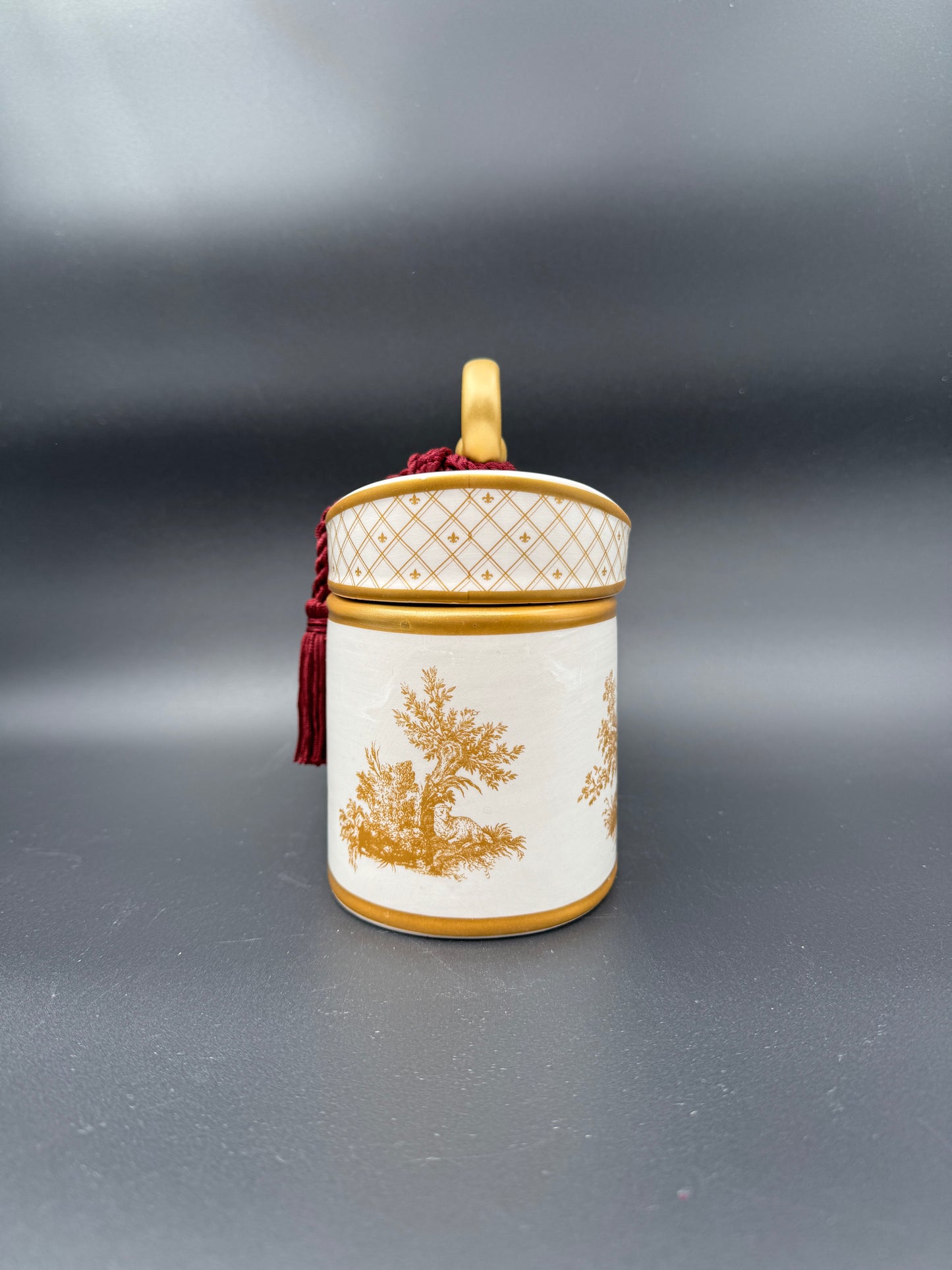 Seda France Japanese Quince Classic Toile Ceramic Candle – 2-Wick, 20 oz