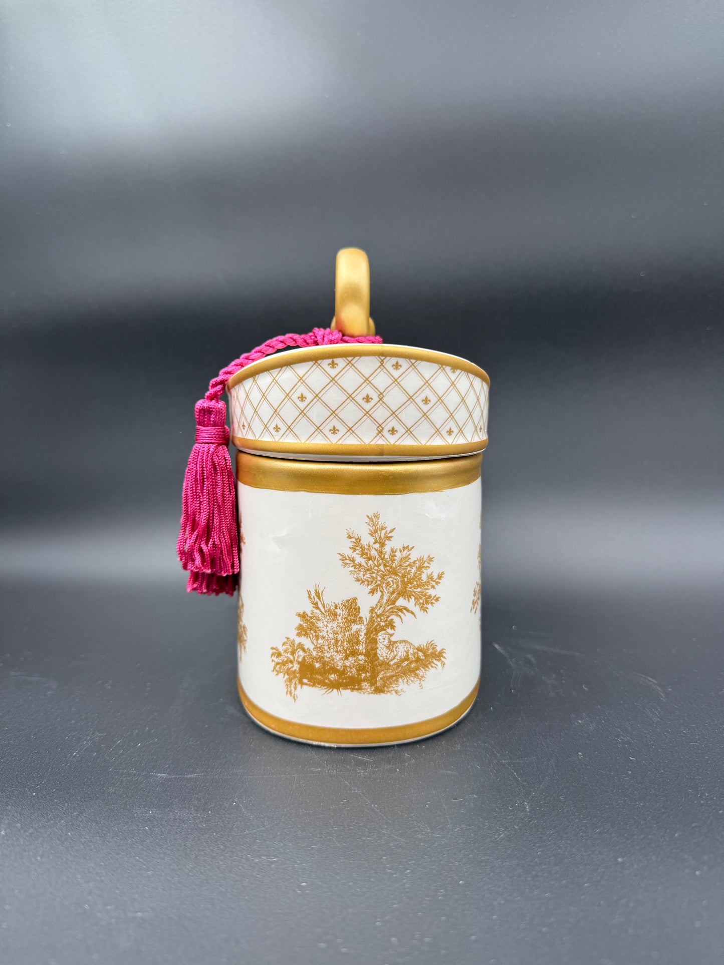 Seda France Rhubarb Pear Classic Toile Ceramic Candle – 2-Wick, 20 oz