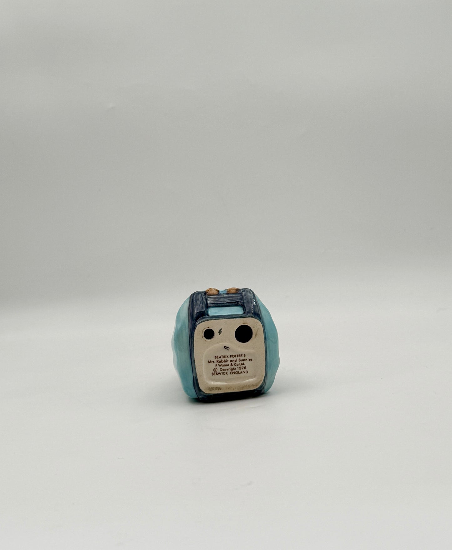 Beatrix Potter “Mrs. Rabbit and Bunnies” Figurine – Beswick England