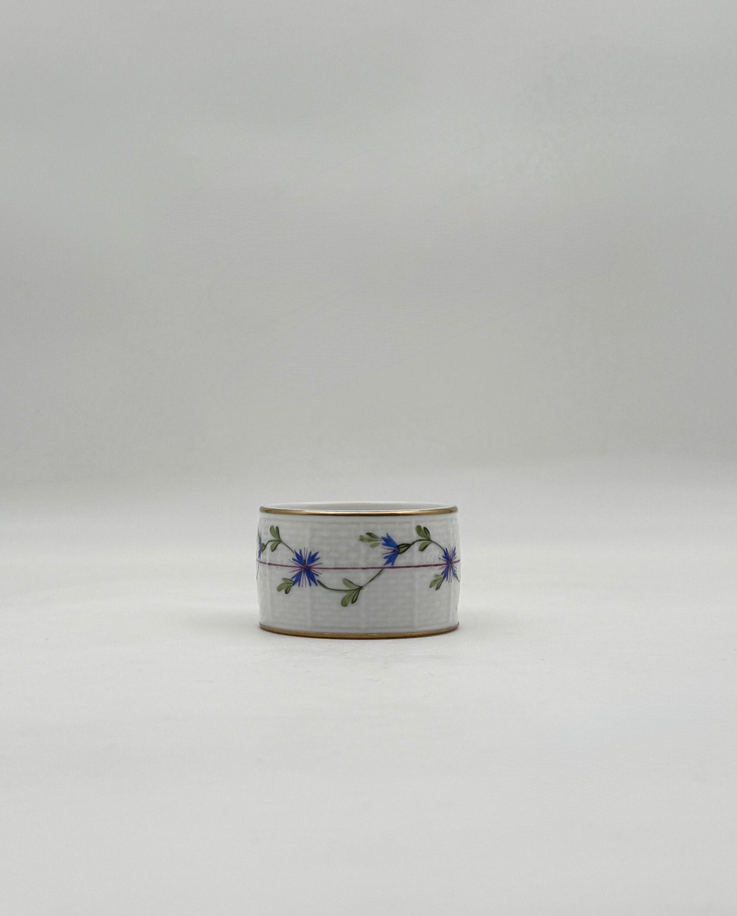 Herend Coneflower Napkin Ring – Hand-Painted Porcelain with Gold Trim