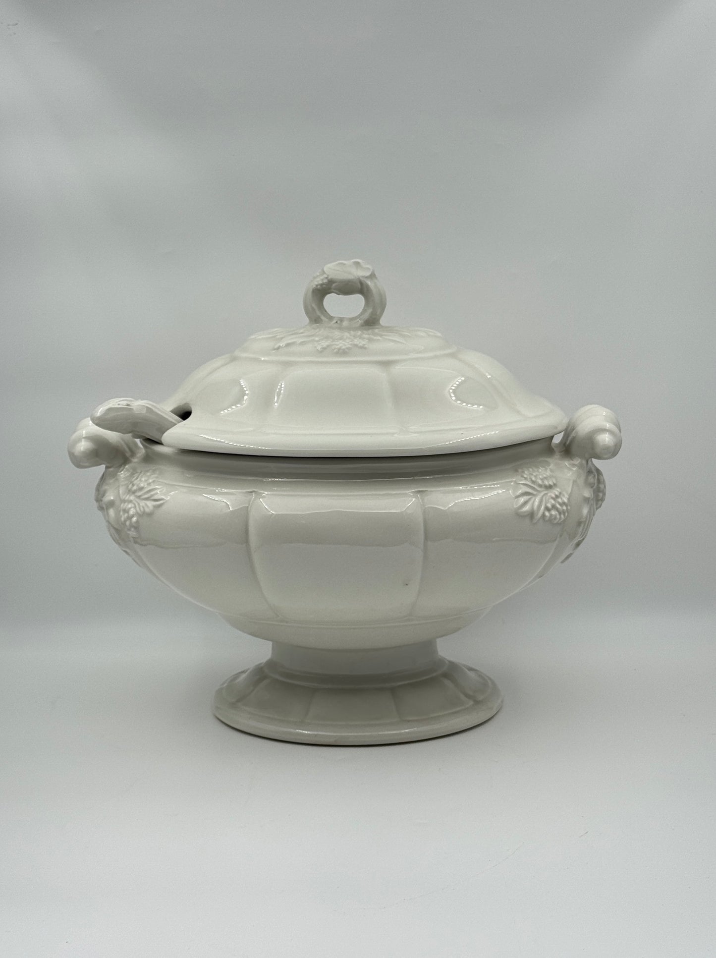 White Ironstone Tureen with Lid, Underplate & ladle – Red Cliff, c.1975