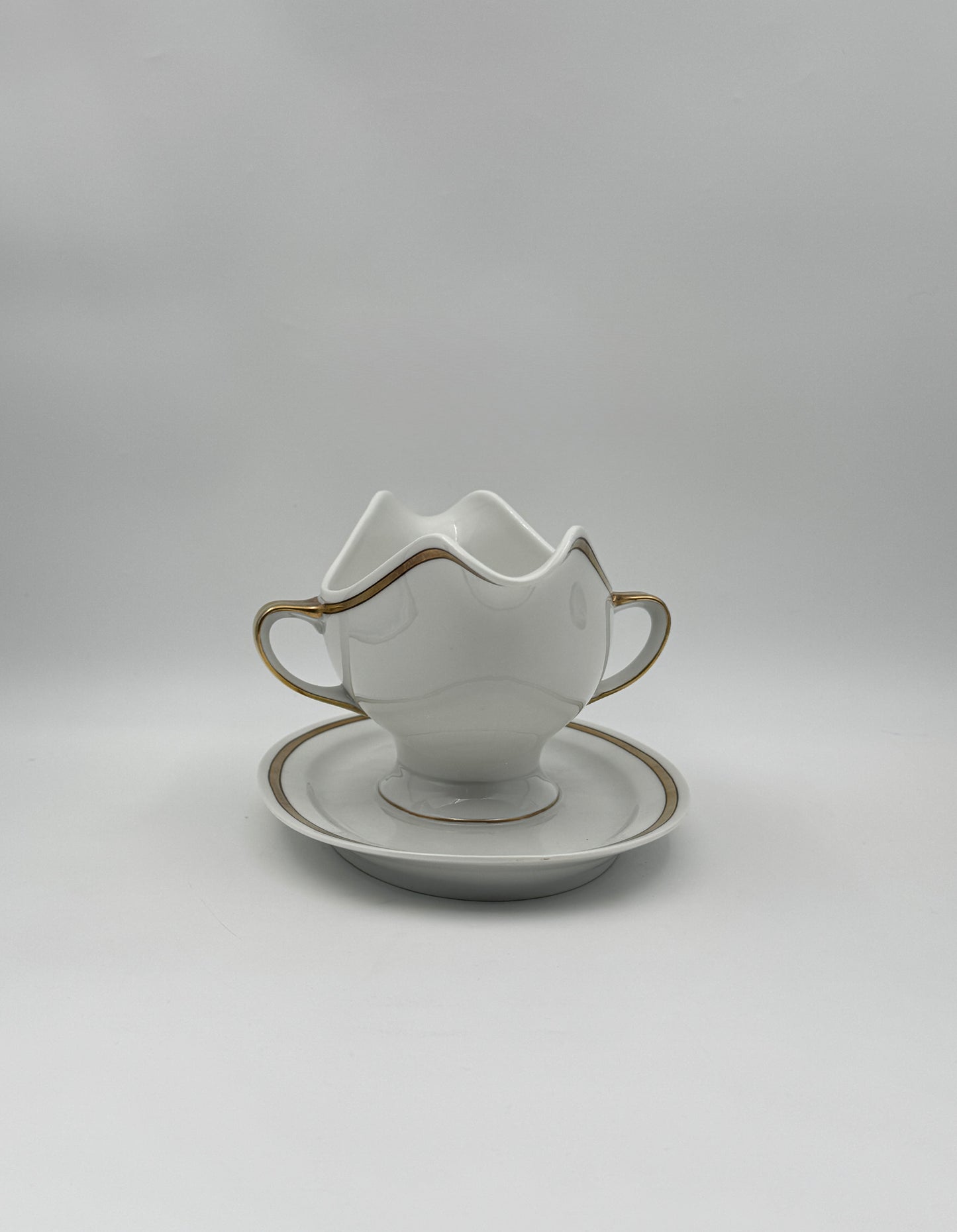 Paul Müller Selb Bavaria Gravy Boat with Attached Underplate & Double Handles – Gold Trim