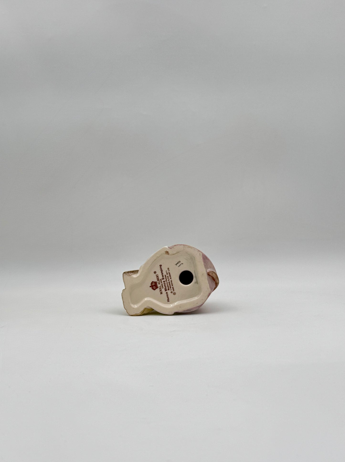 Beatrix Potter – Royal Albert – Hunca Munca Sweeping Figurine, England