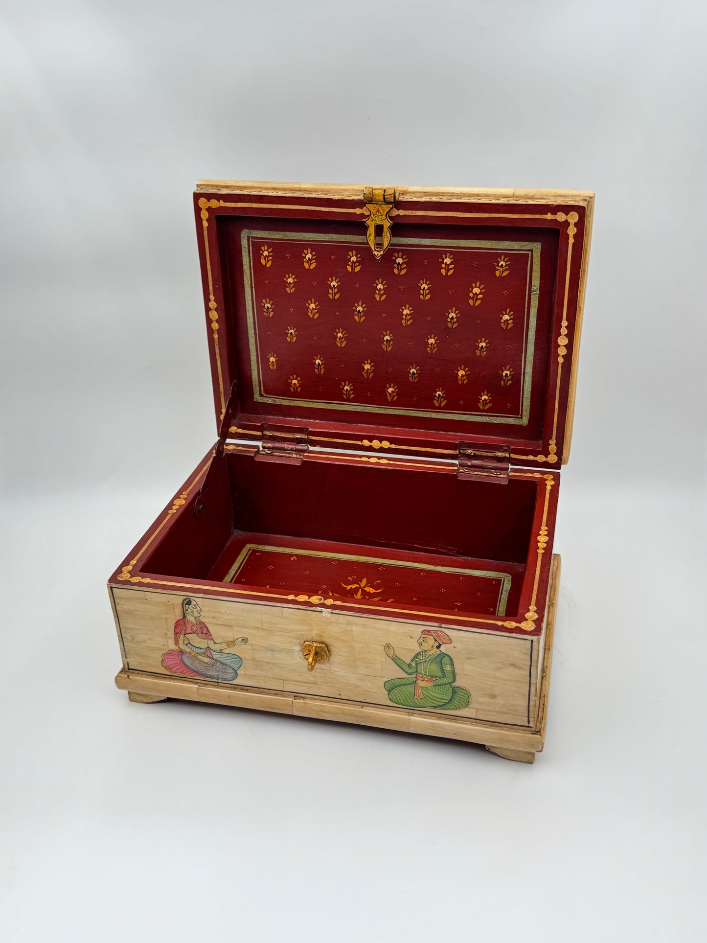 Hand-Painted Indian Bone Box – Mughal Court Scene & Floral Motifs
