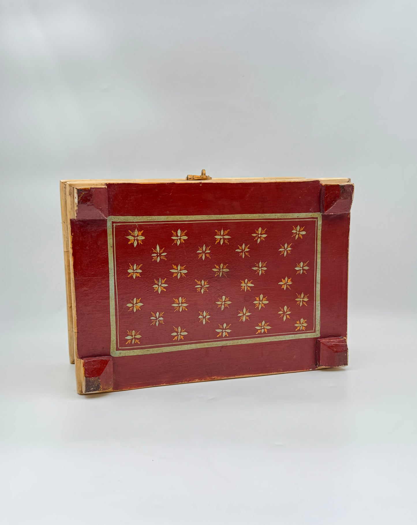 Hand-Painted Indian Bone Box – Mughal Court Scene & Floral Motifs