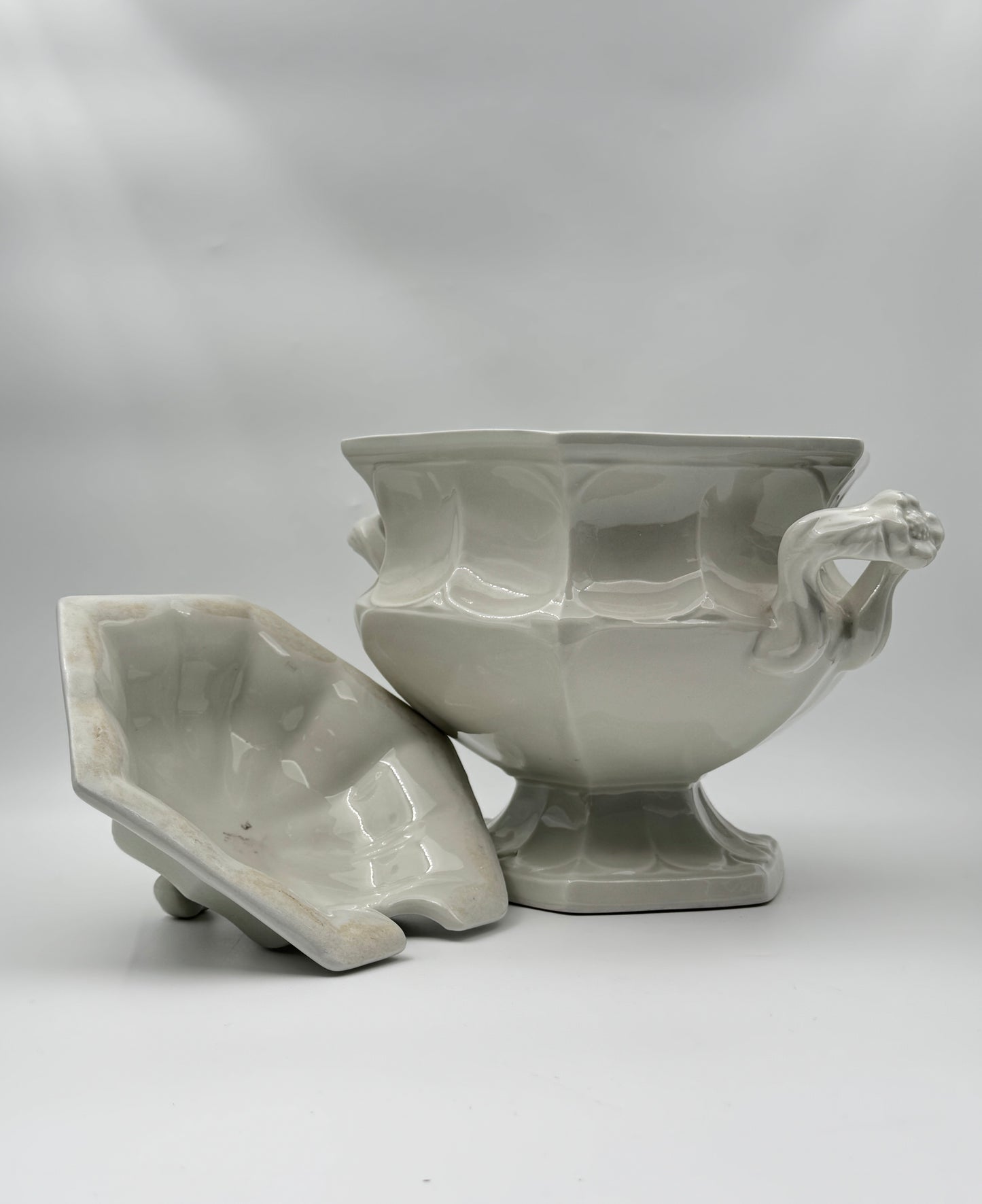 White Soup Tureen with Lid – RC 1962 Mark – Japan