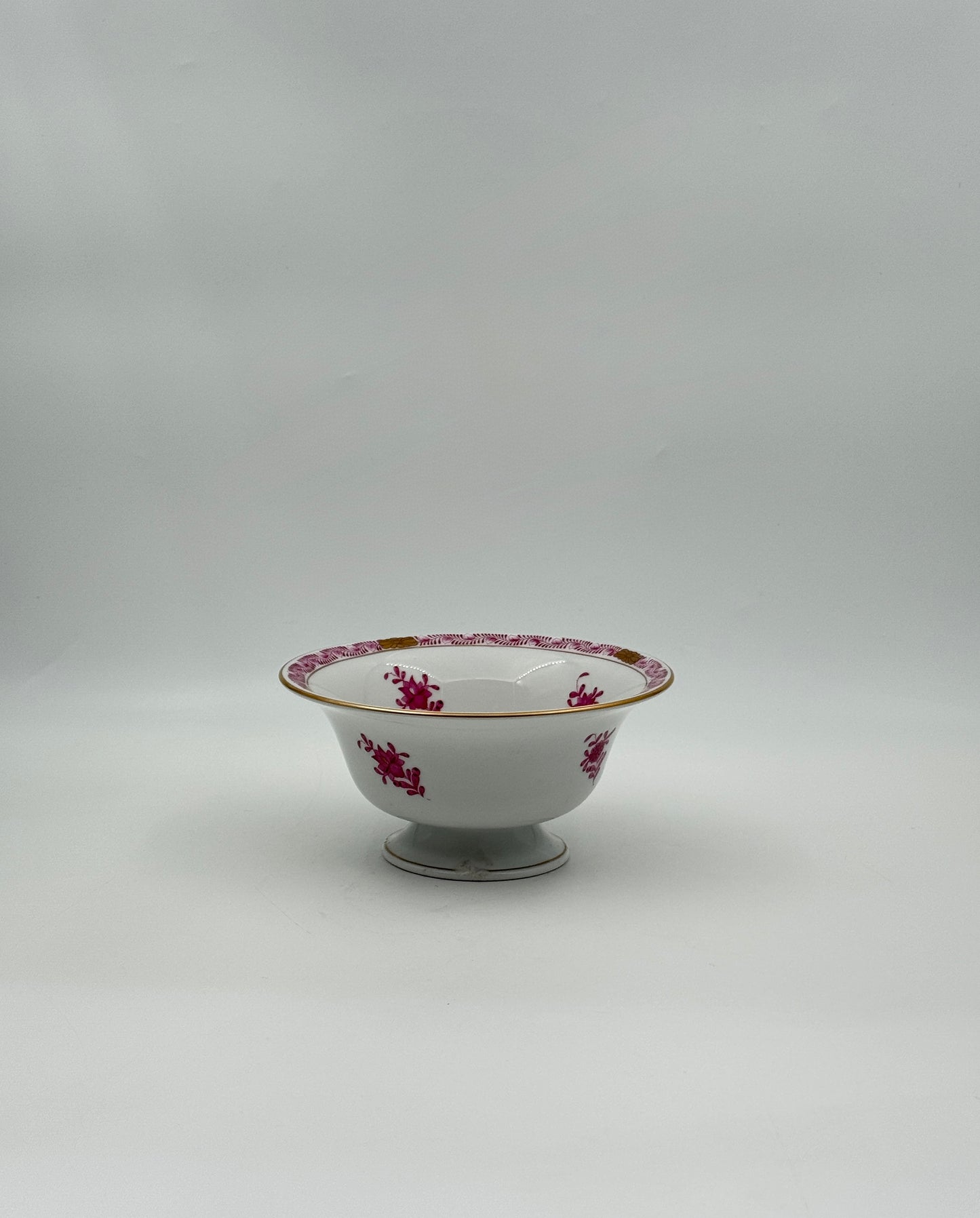 Herend Porcelain Pedestal Bowl – Chinese Bouquet Raspberry, Hand-Painted