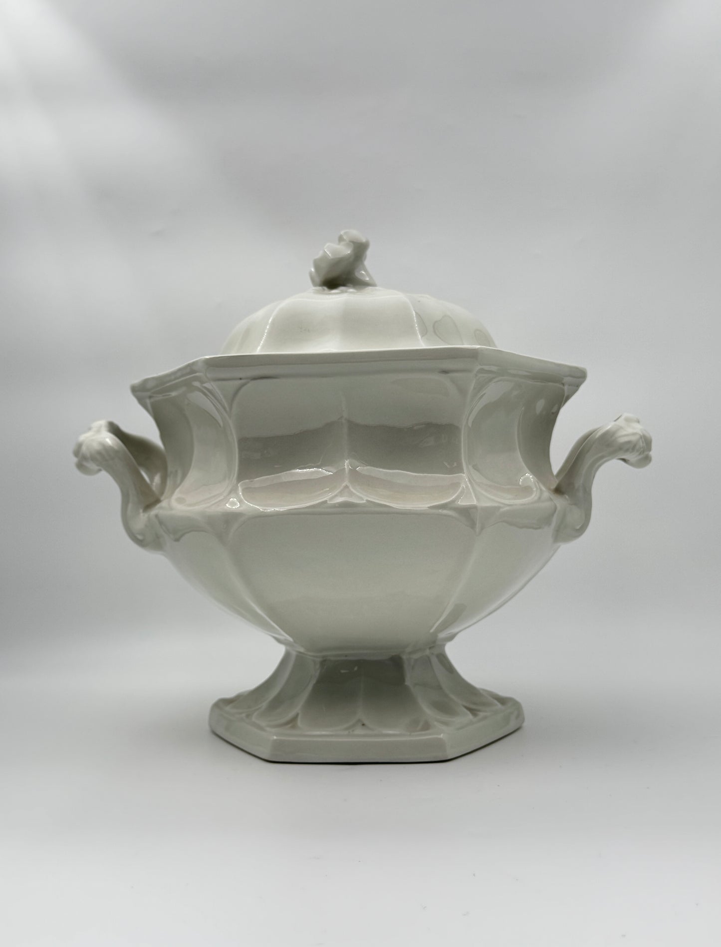 White Soup Tureen with Lid – RC 1962 Mark – Japan