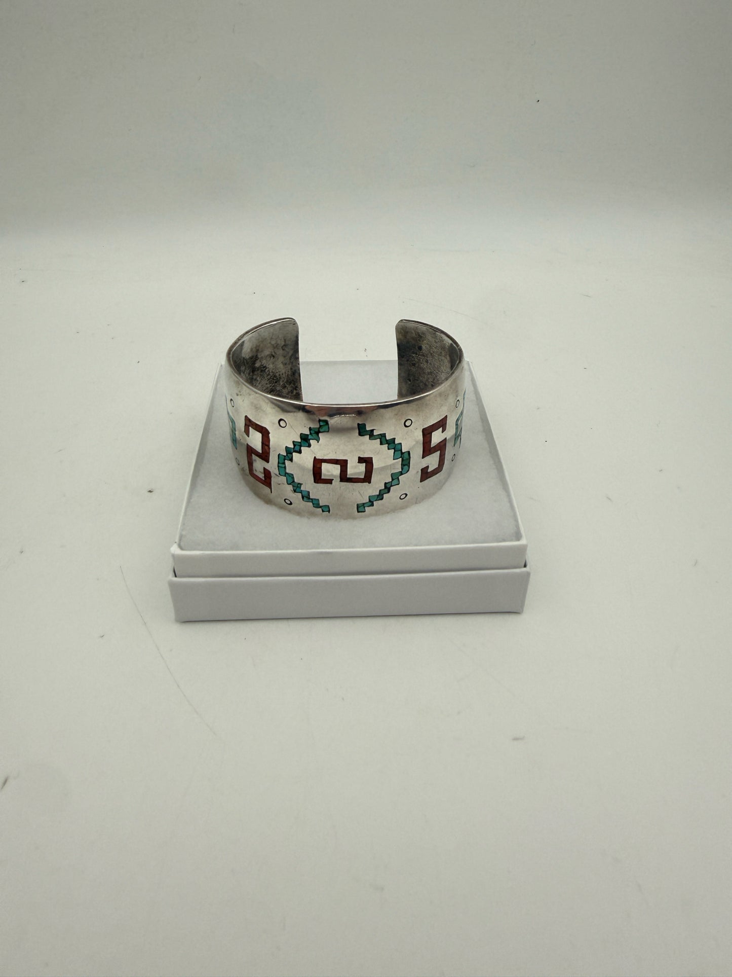 Vintage Silver Tone Cuff Bracelet With Inlay Design