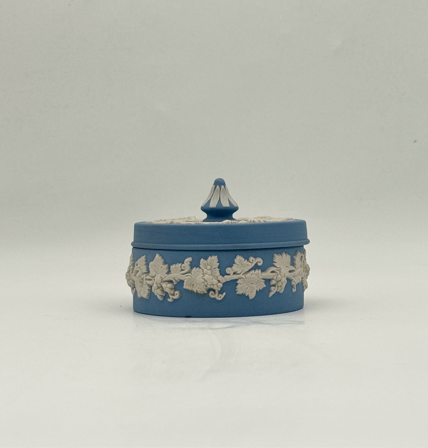 Wedgewood Round Trinket Bowl With Lid