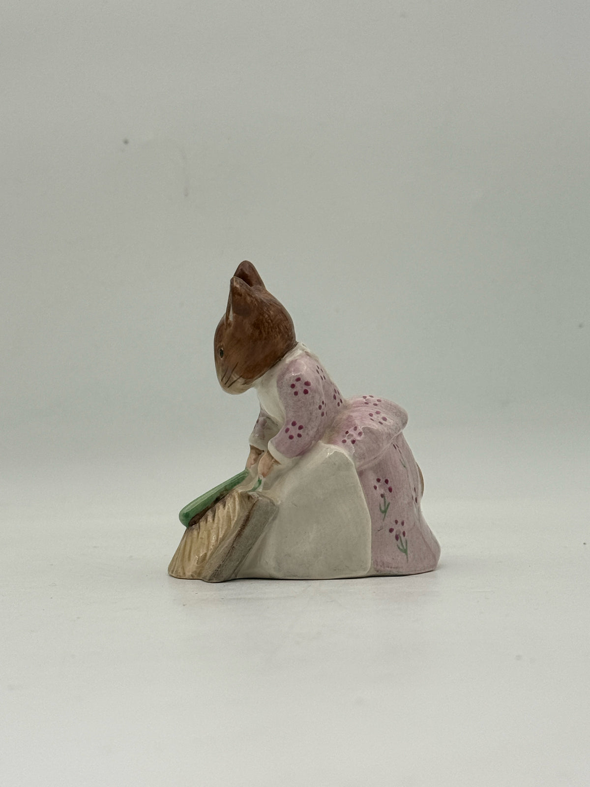 Beswick Beatrix Potter "Hunca Munca Sweeping" Figurine