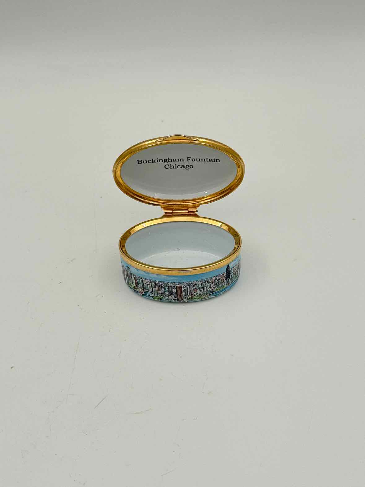 Staffordshire "Buckingham Fountain Chicago" Enamel Box