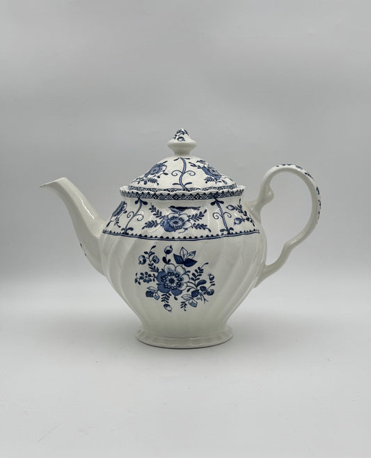 Johnson Bros. “Indies” Teapot – Blue Floral Ironstone – Made in England