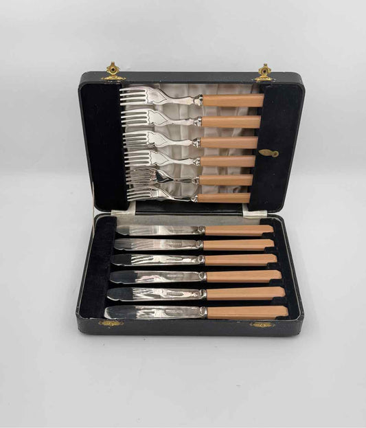 Vintage Boxed Set Of Fish Knives And Forkd