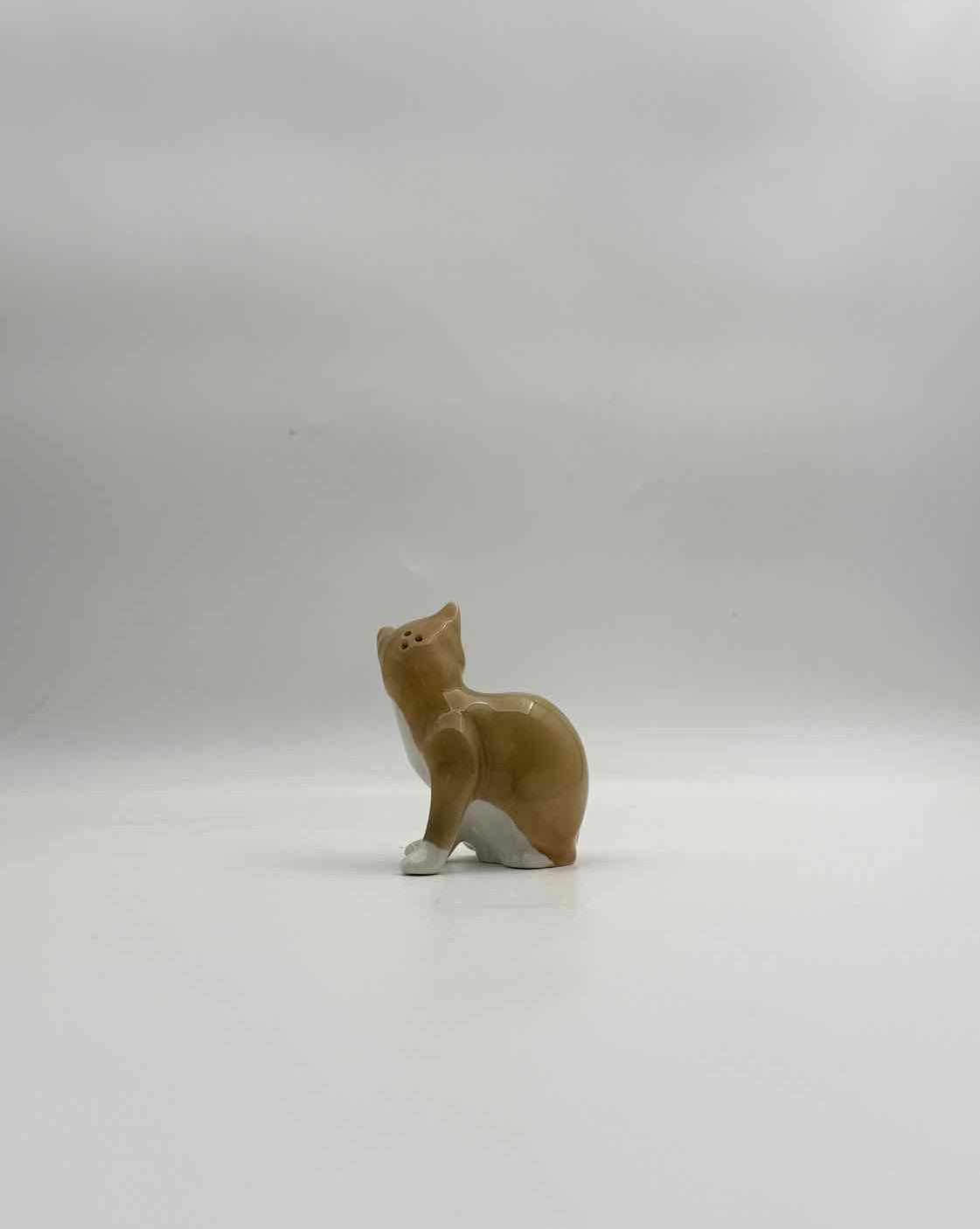 Brown White Cat Salt Pepper Shakers Set Cute Kitchen Decor Art