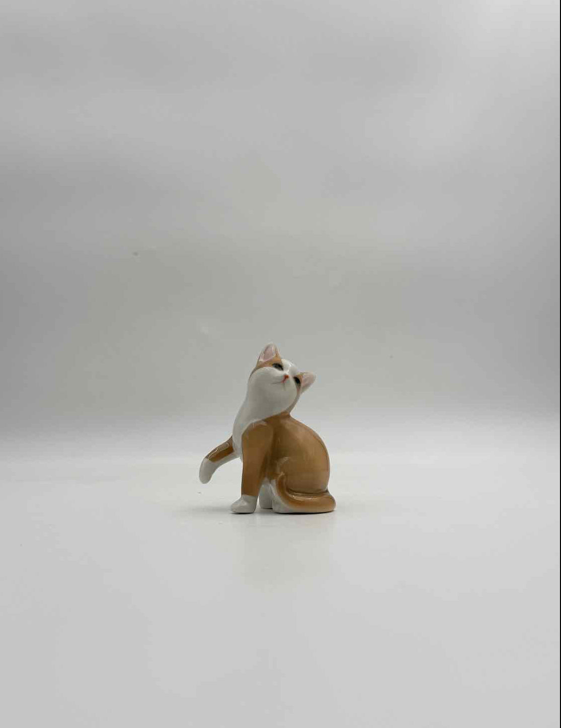 Brown White Cat Salt Pepper Shakers Set Cute Kitchen Decor Art