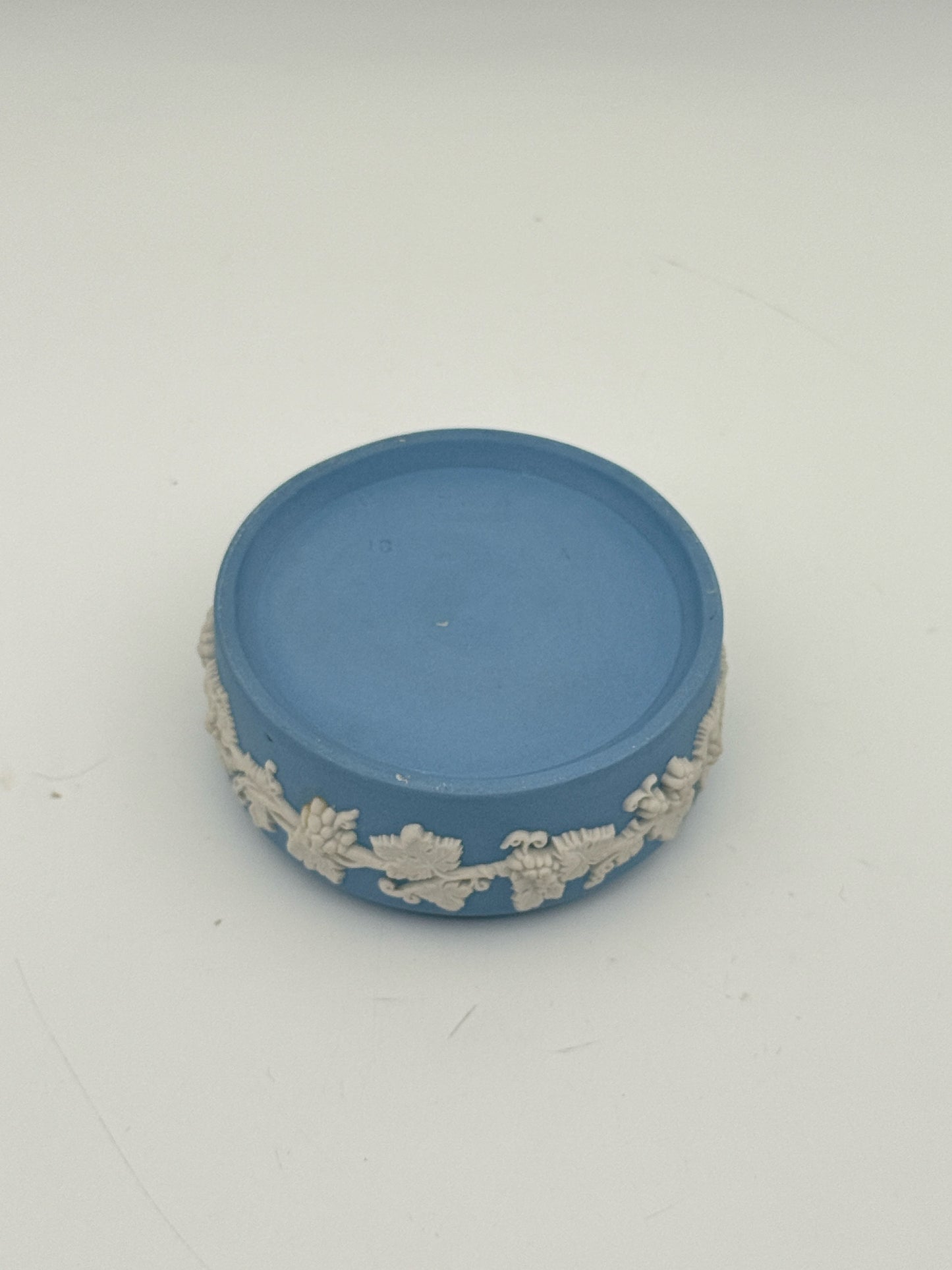 Wedgewood Round Trinket Bowl With Lid