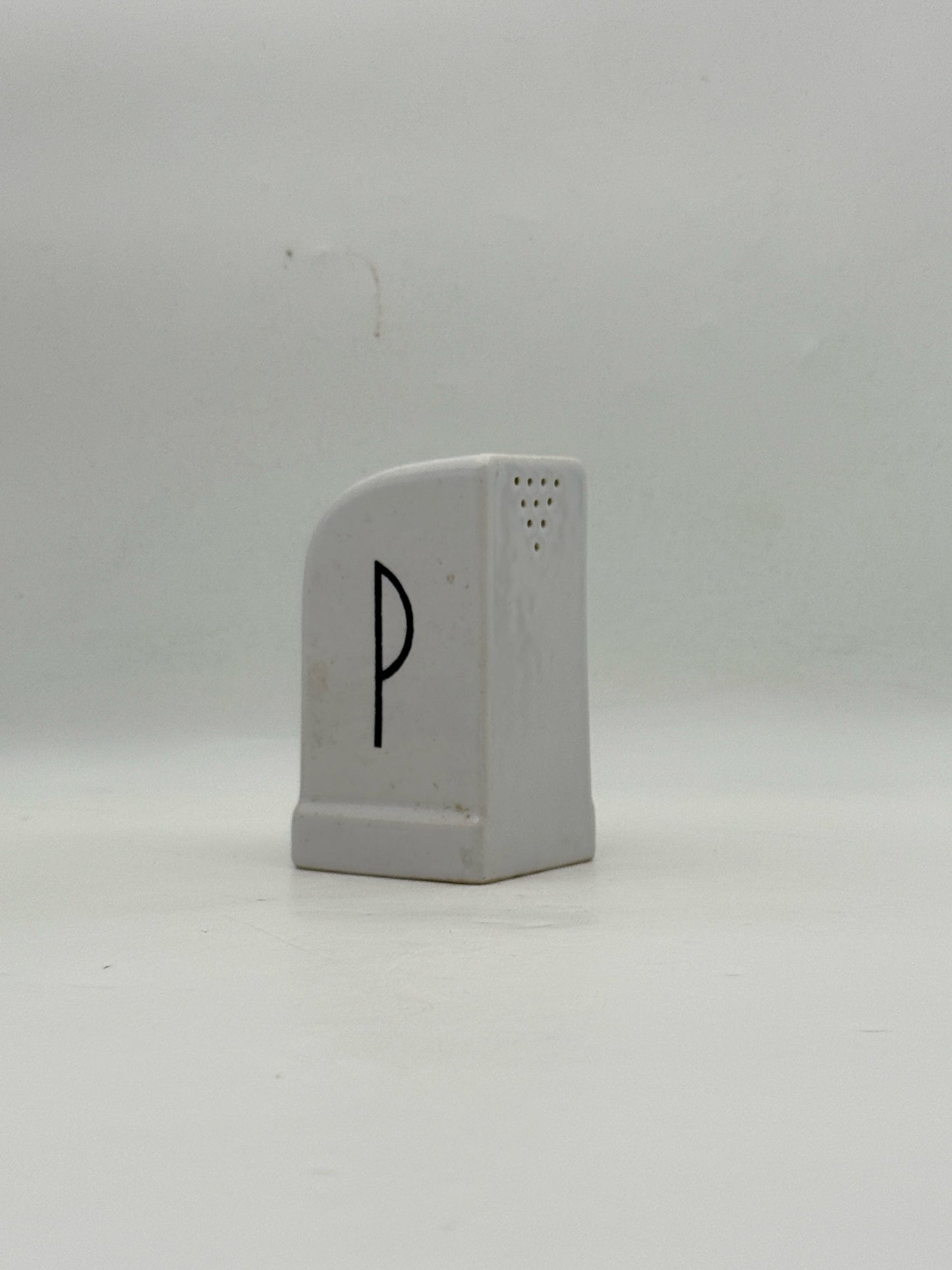 Vintage O'Keefe And Merritt Salt And Pepper Shaker Set