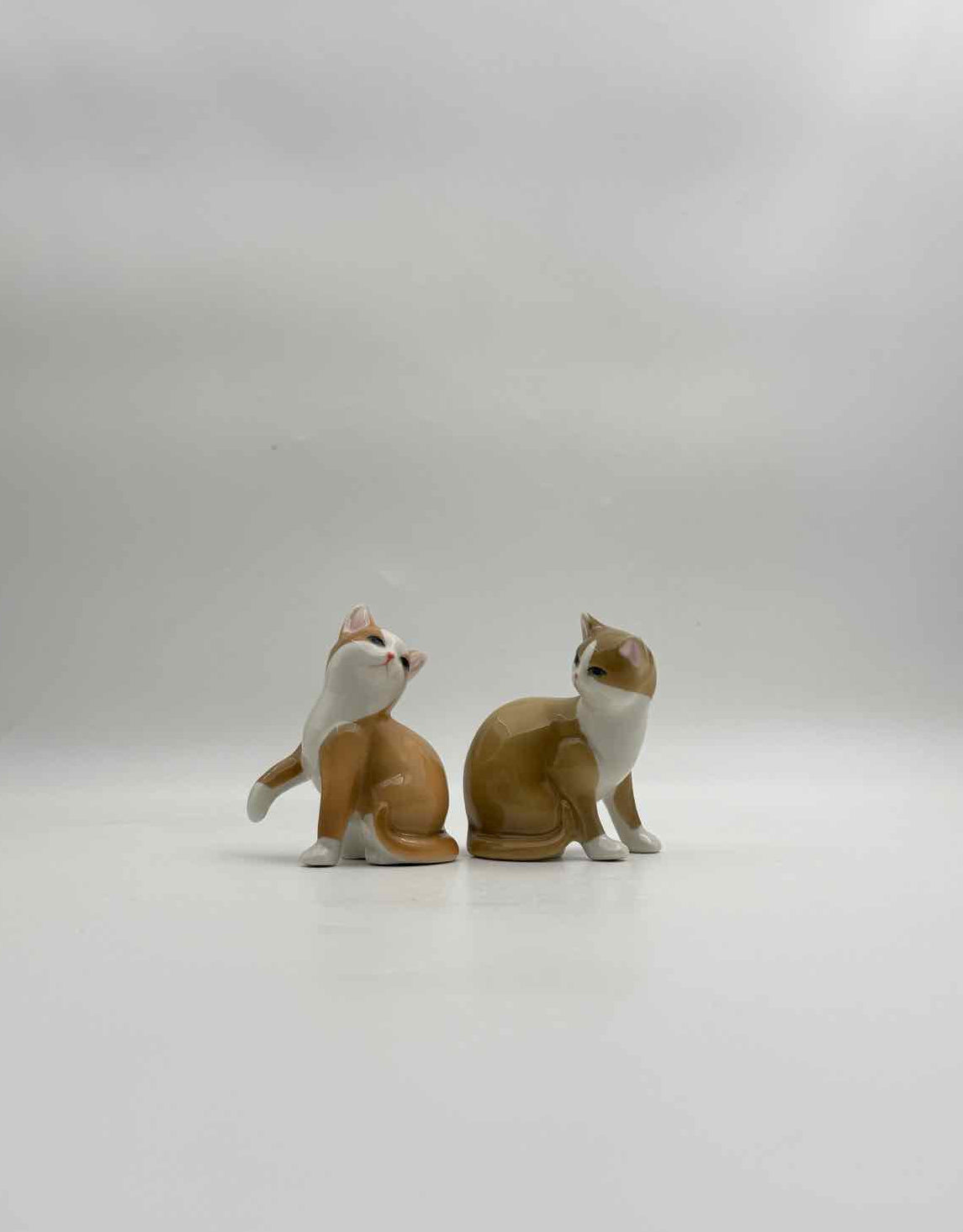 Brown White Cat Salt Pepper Shakers Set Cute Kitchen Decor Art