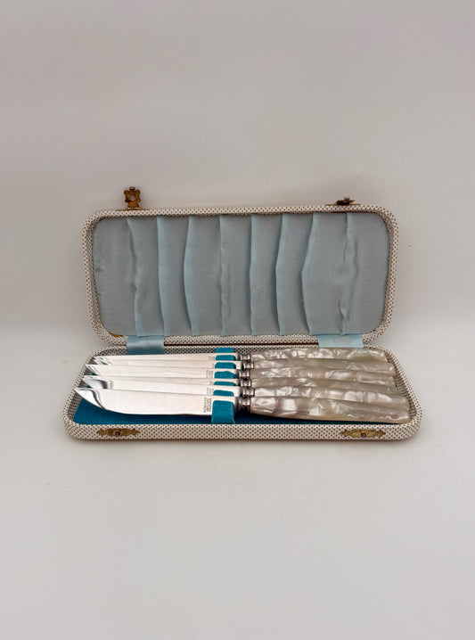 Boxed Set of Steak Knives With Pearlessent Handled