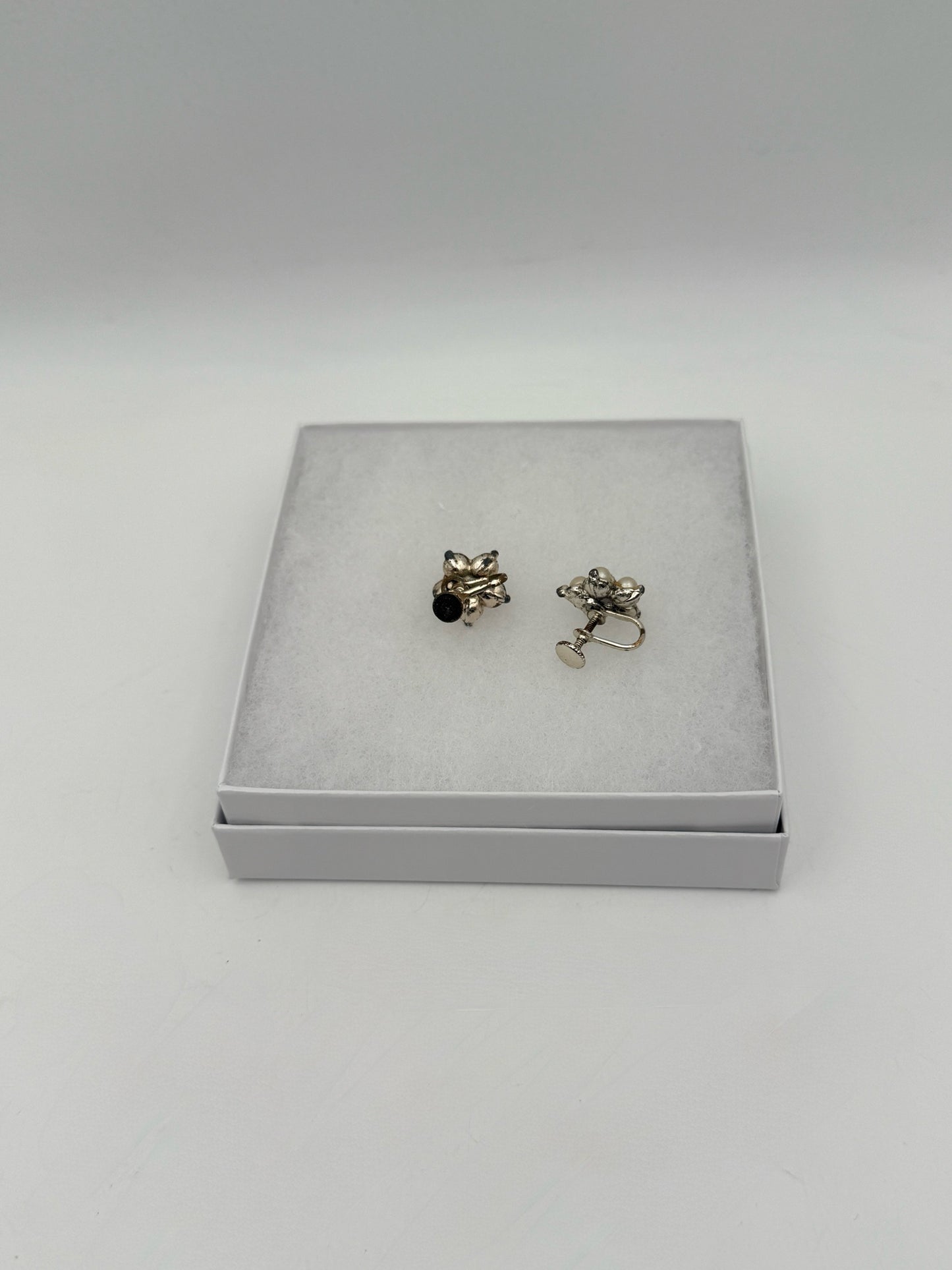 Vintage Screwback Flower Pearl  Earrings