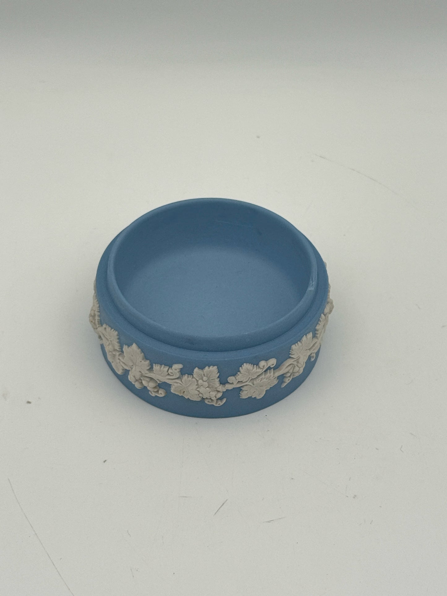 Wedgewood Round Trinket Bowl With Lid