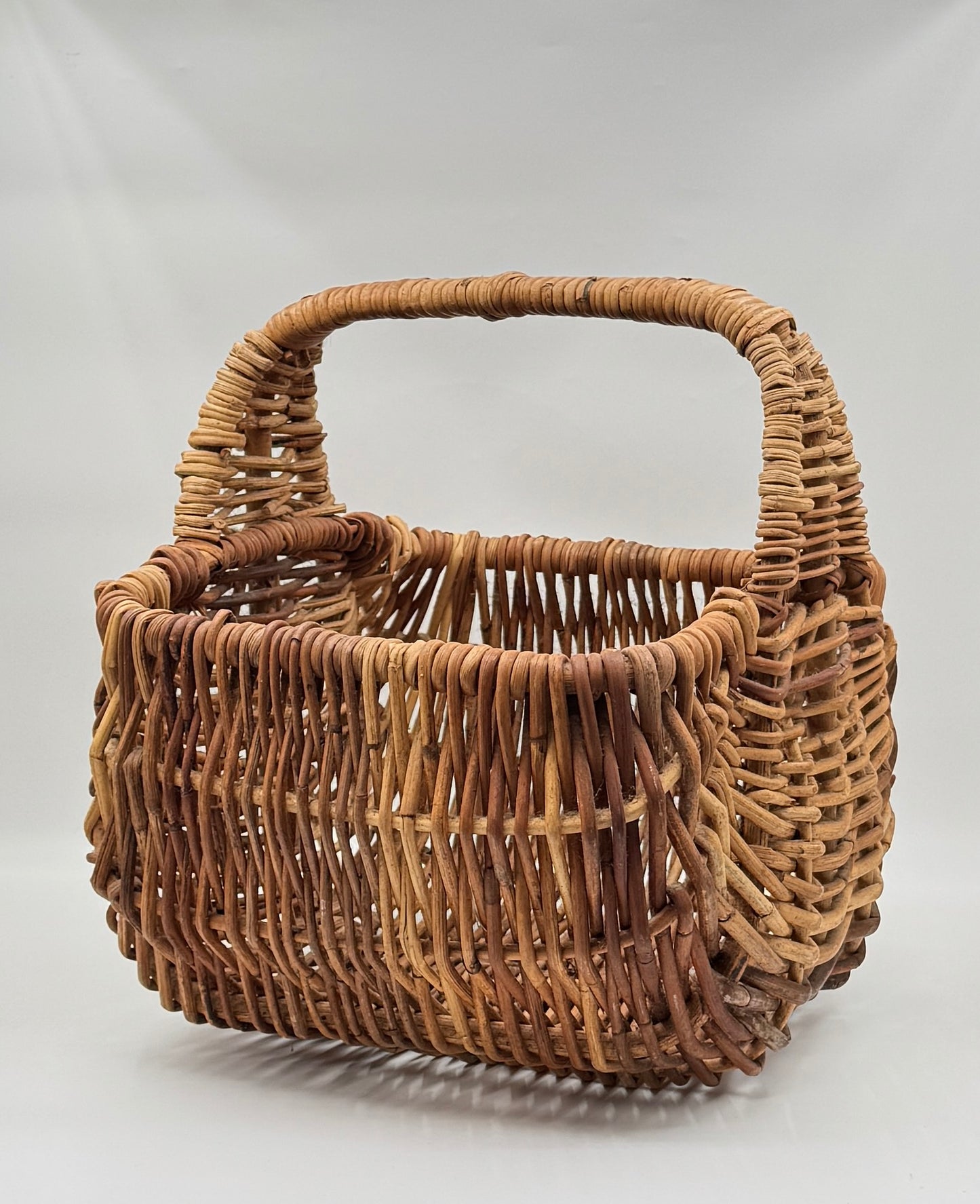Large Woven Basket with Handle – Rustic Vintage Style