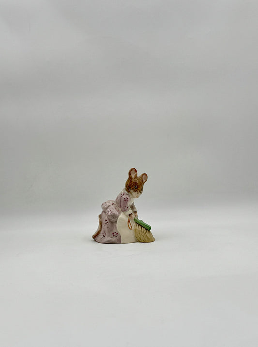 Beatrix Potter – Royal Albert – Hunca Munca Sweeping Figurine, England