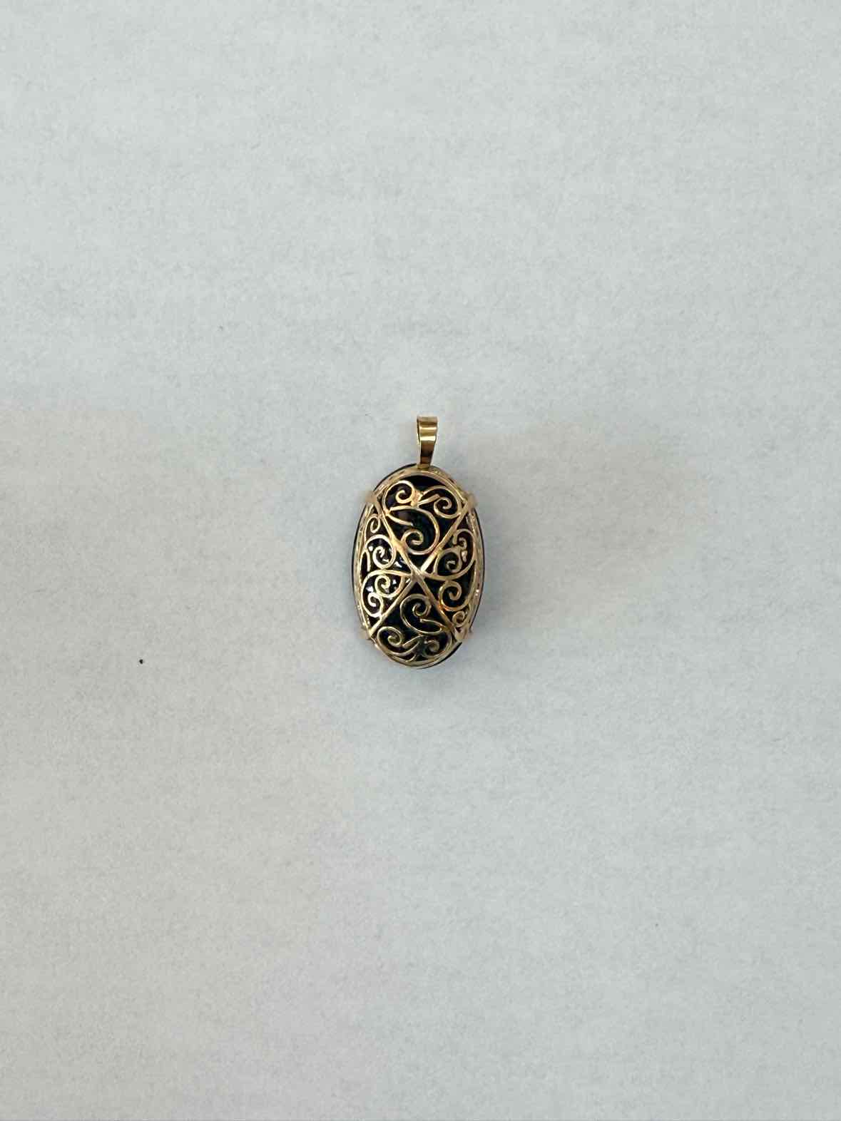 Vintage  Large Gemstone Pendant With Gold Tone Filagree Accent