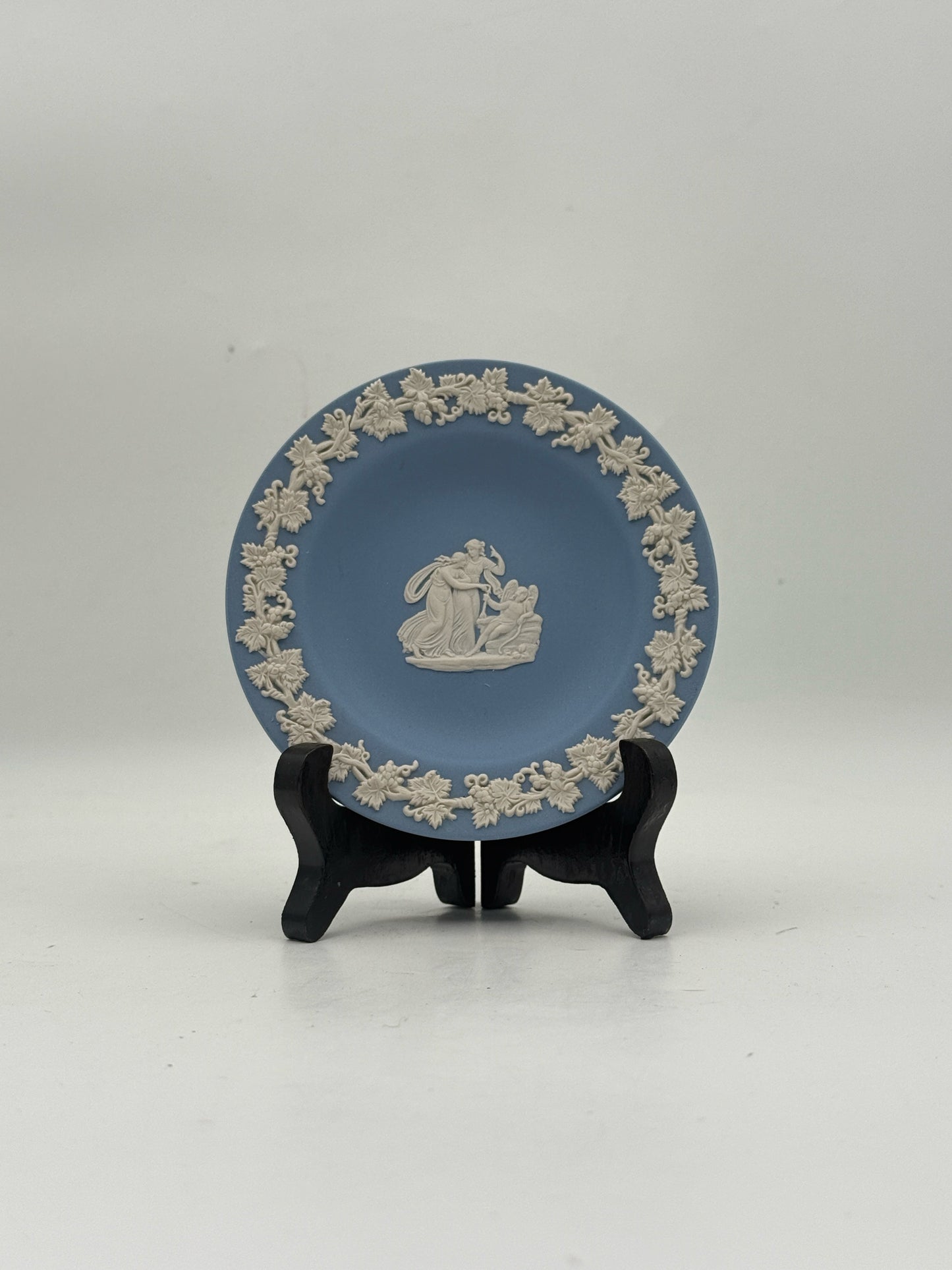 Wedgwood "Offering To Cupid" Round Trinket Dish