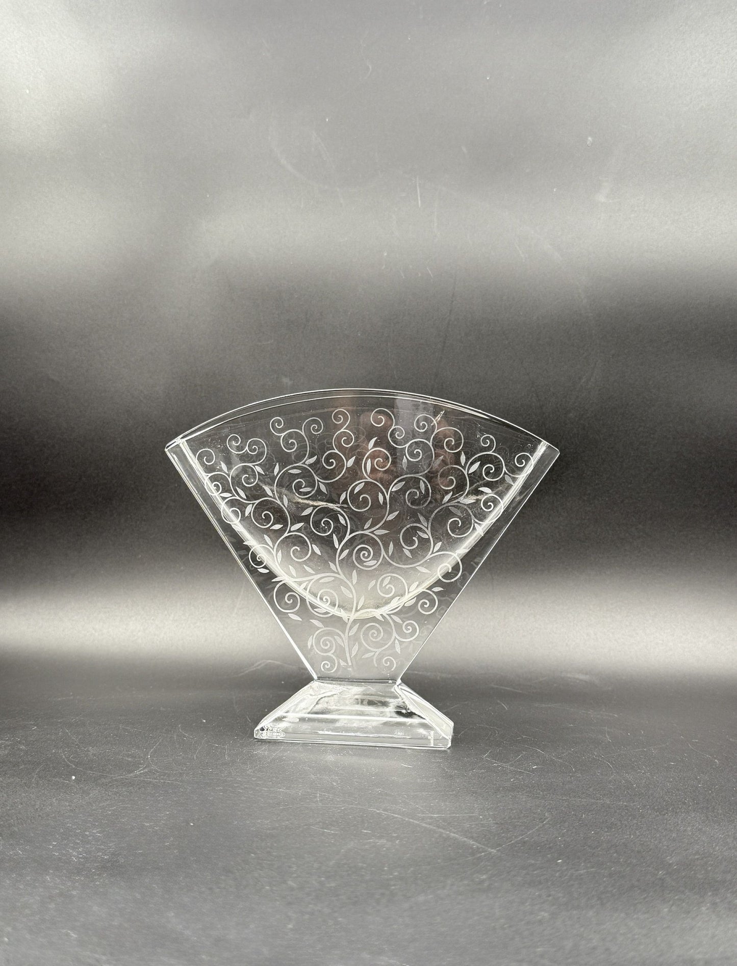 Baccarat Rendezvous Fan Vase – Etched Crystal French Art Glass