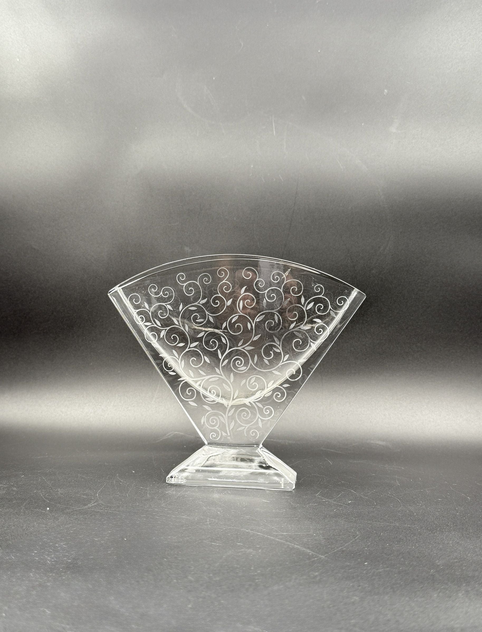 Baccarat Rendezvous Fan Vase – Etched Crystal French Art Glass
