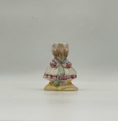 Royal Albert Beatrix Potter Figurine- The Old Woman Who Lived In A Shoe Knitting