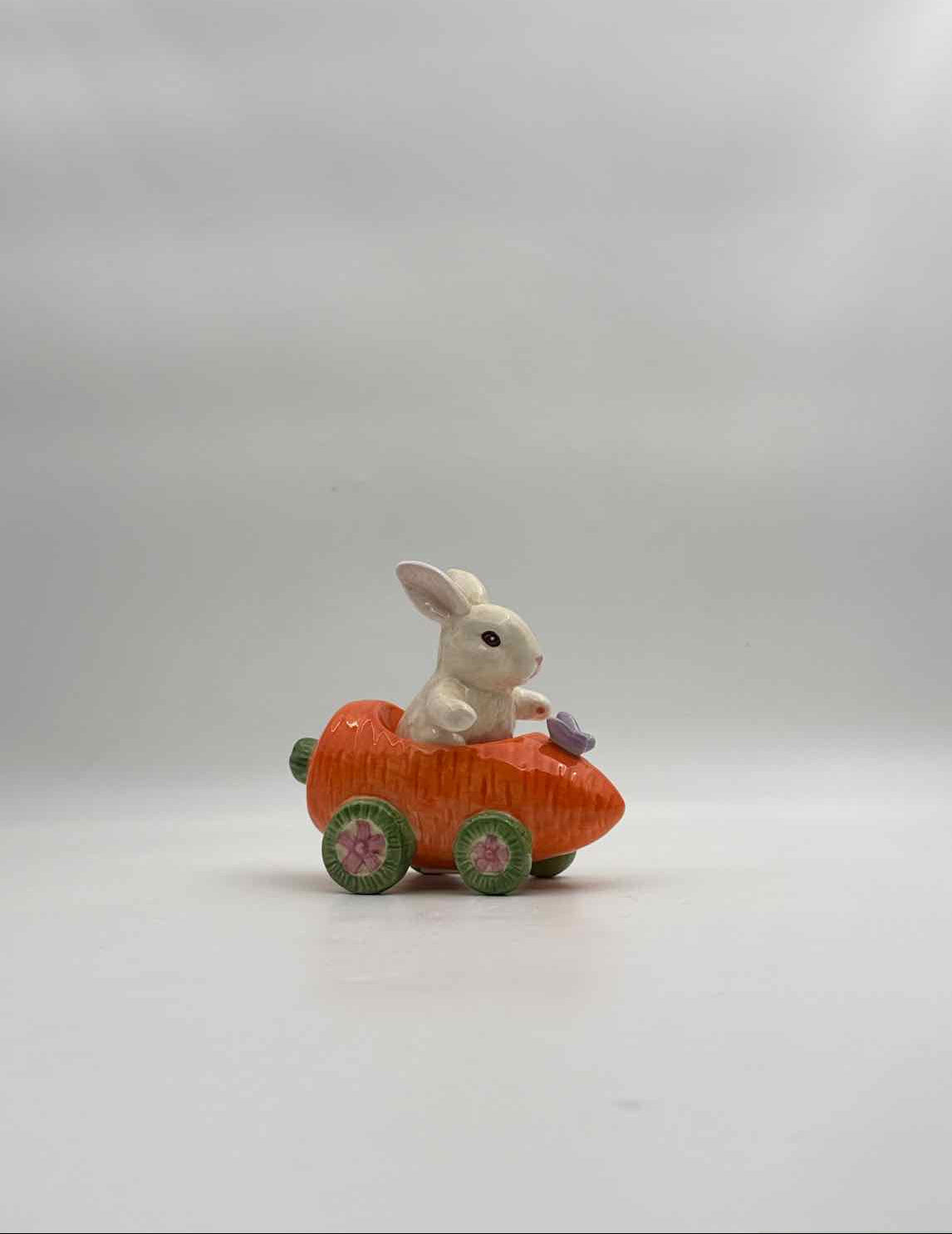 Easter Rabbit Carrot Car Salt Pepper Shakers Set Spring Decor Accent