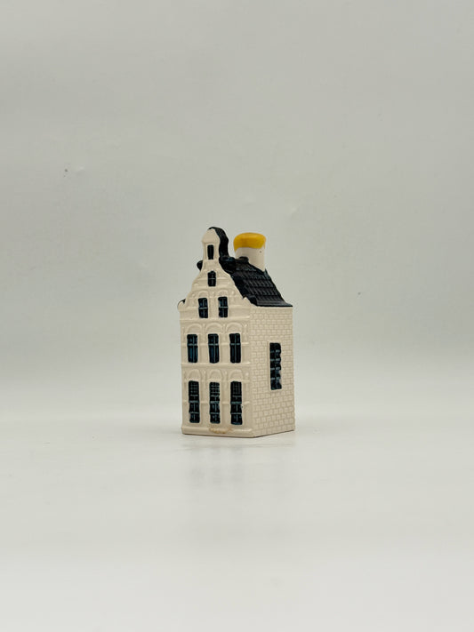 KLM Delft Blue House #25 - Orphanage